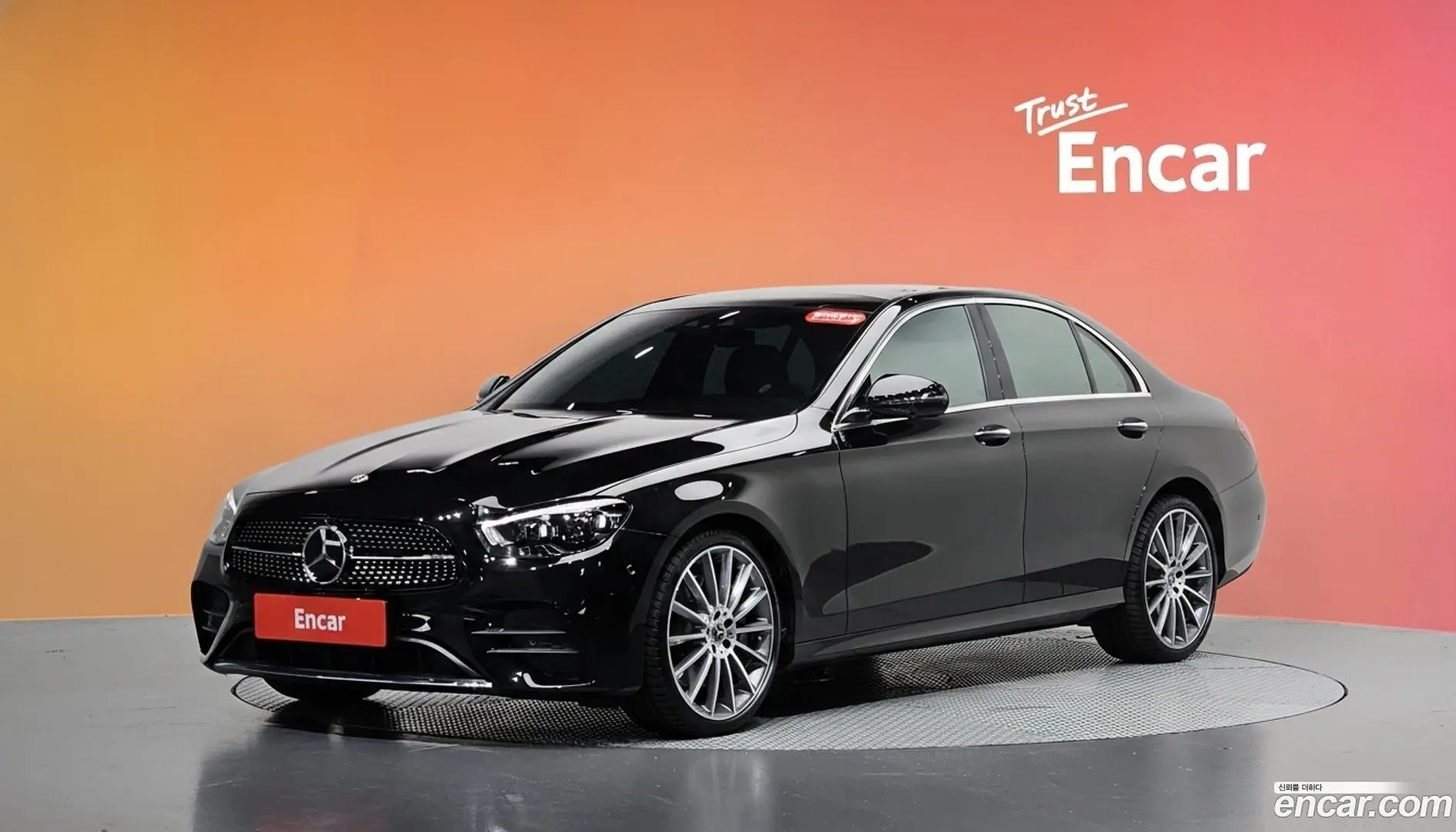 Main__Slider__Photo:E-Class Mercedes-Benz 2022.6-0