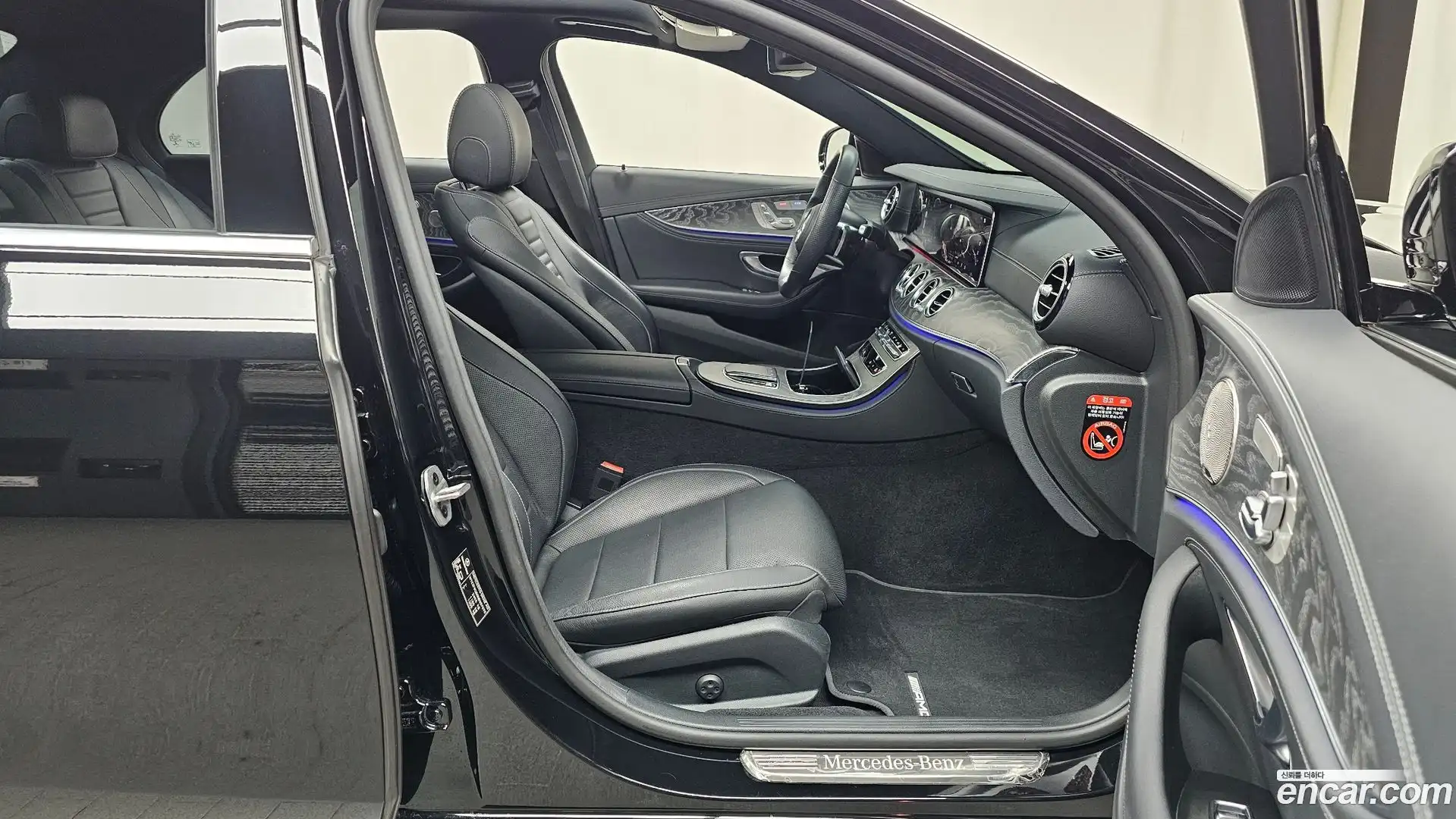 E-Class Mercedes-Benz 2022.6-INNER-036