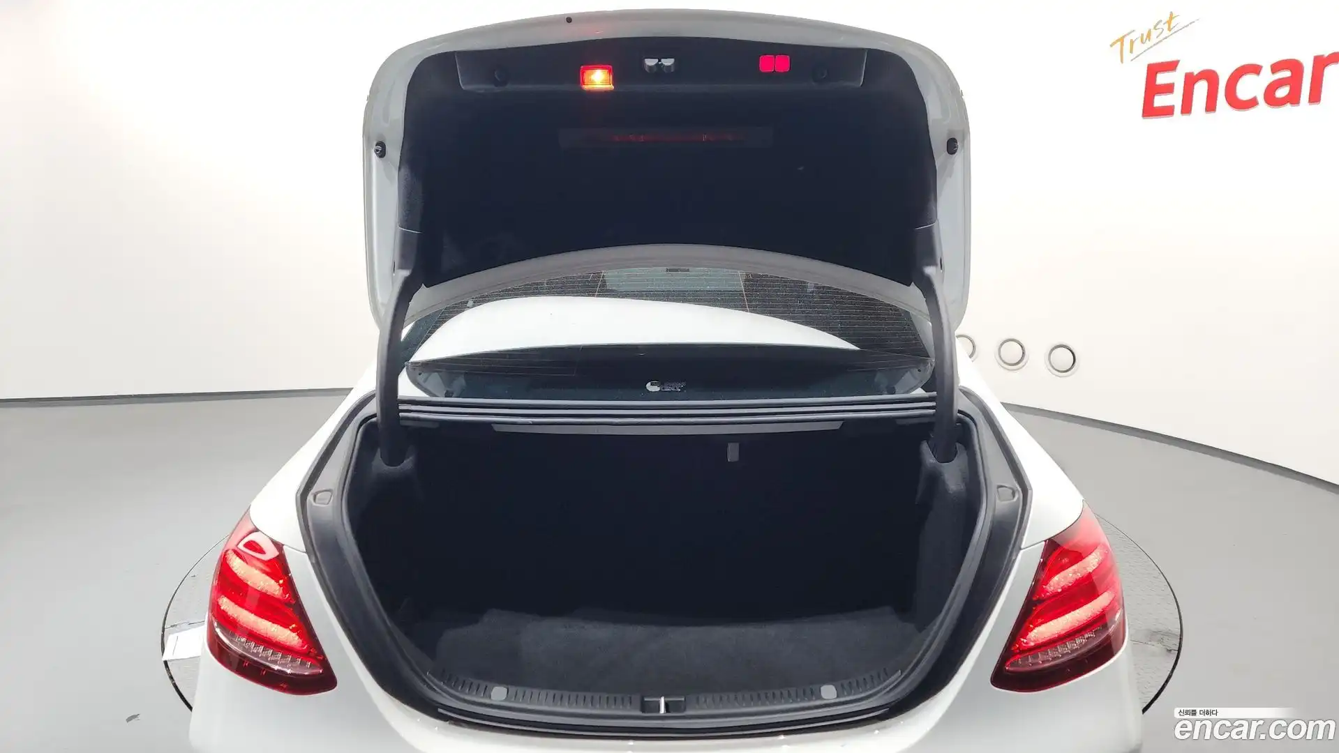 E-Class Mercedes-Benz 2016.8-OPTION-024