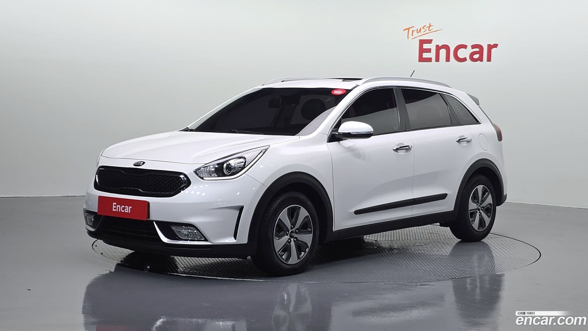 Main__Slider__Photo:Niro Kia 2017.11-0
