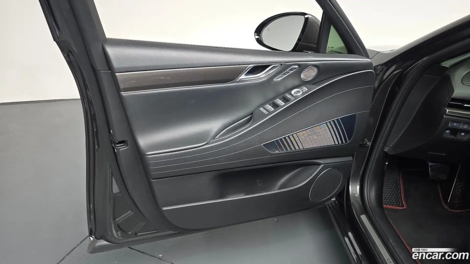 G80 Genesis 2022.11-INNER-034
