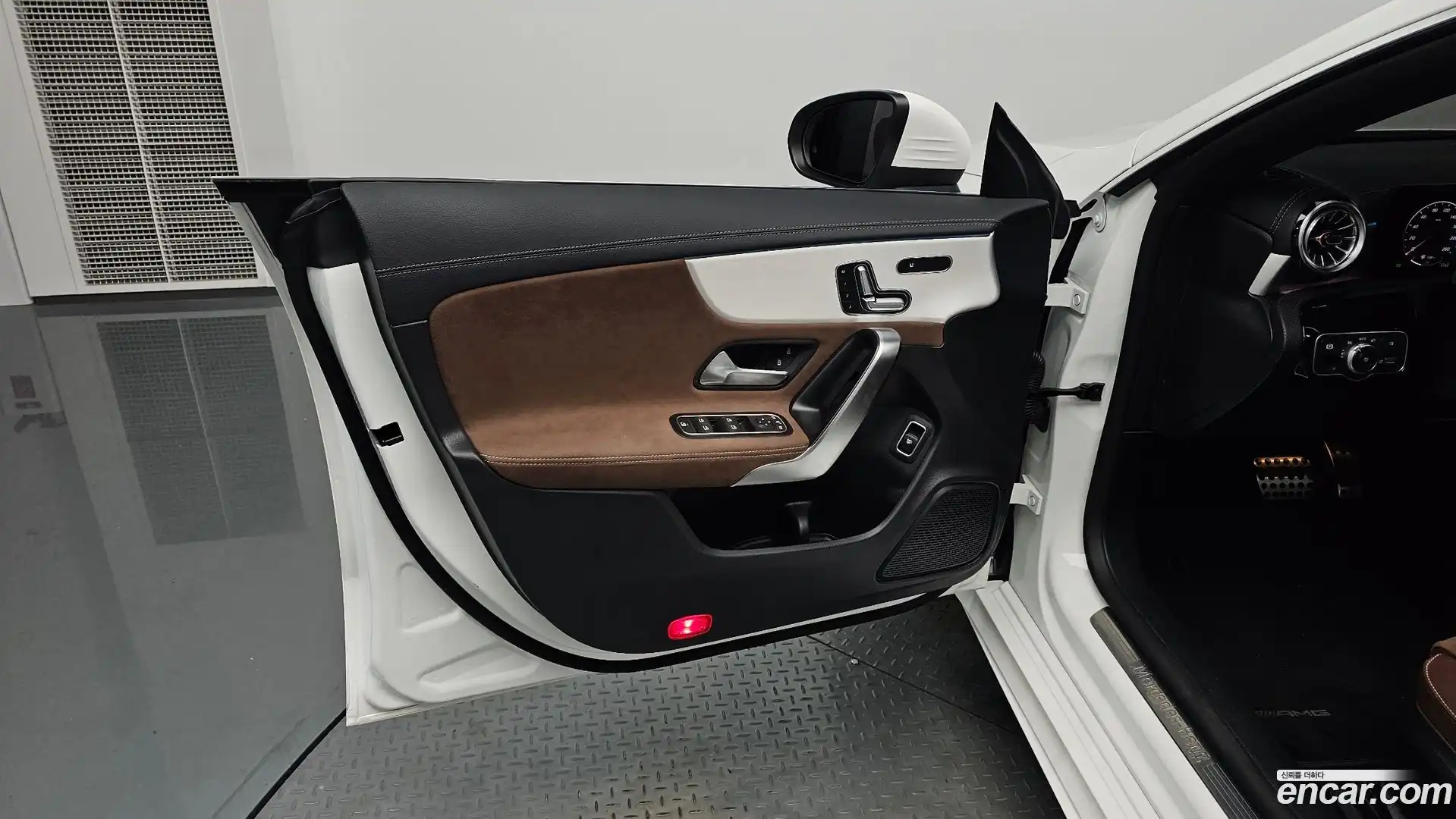 CLA-Class Mercedes-Benz 2024.10-INNER-034