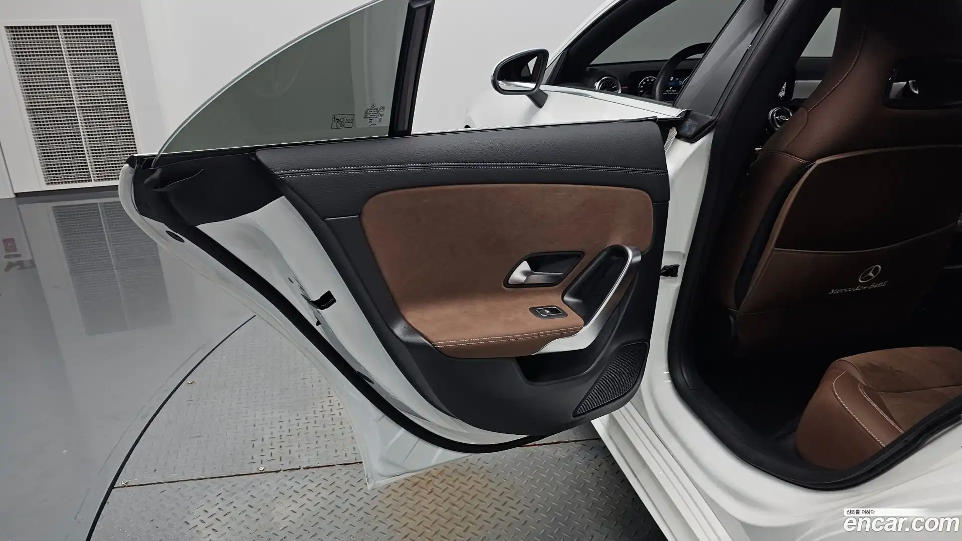 CLA-Class Mercedes-Benz 2024.10-INNER-035