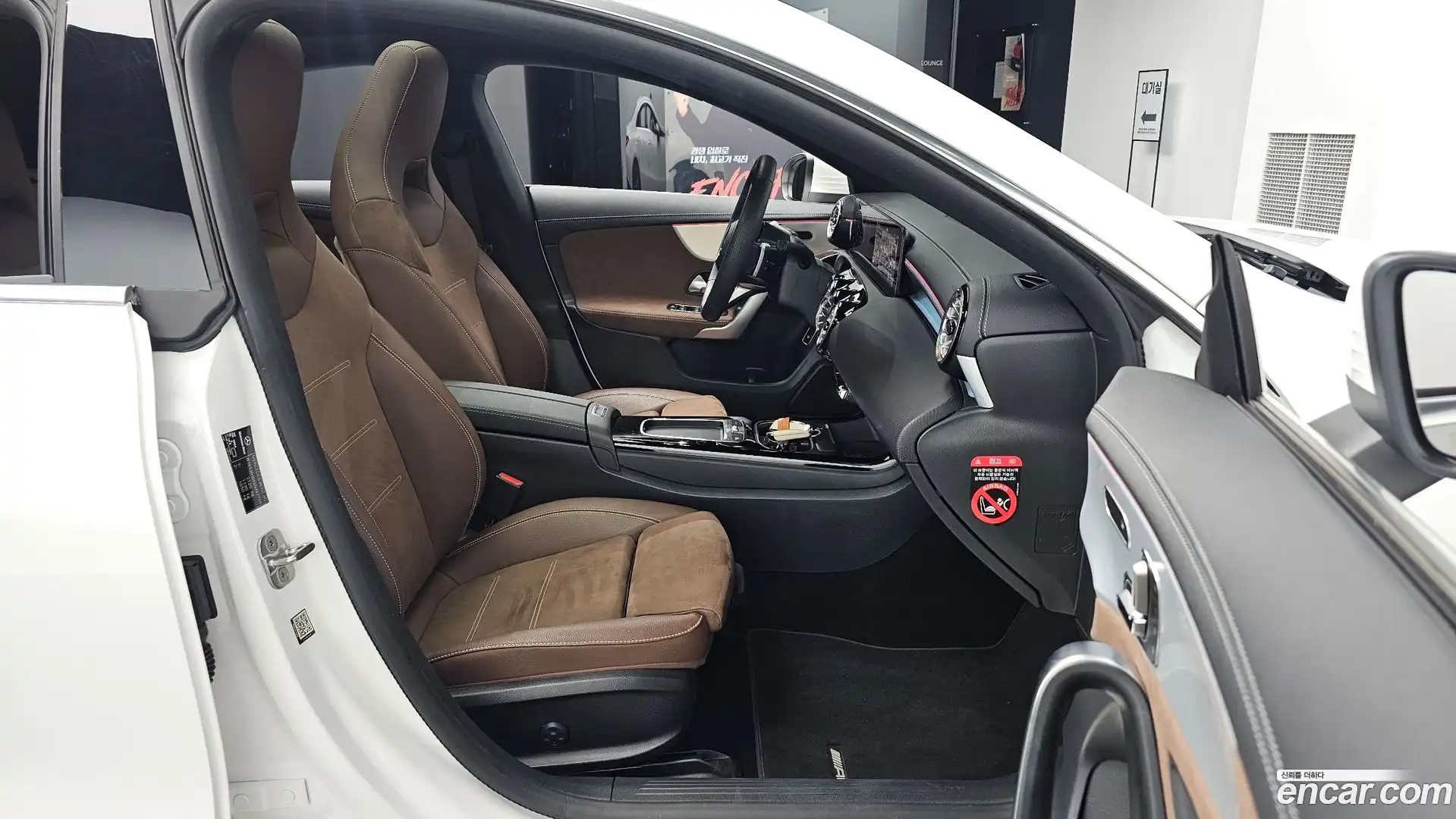 CLA-Class Mercedes-Benz 2024.10-INNER-036
