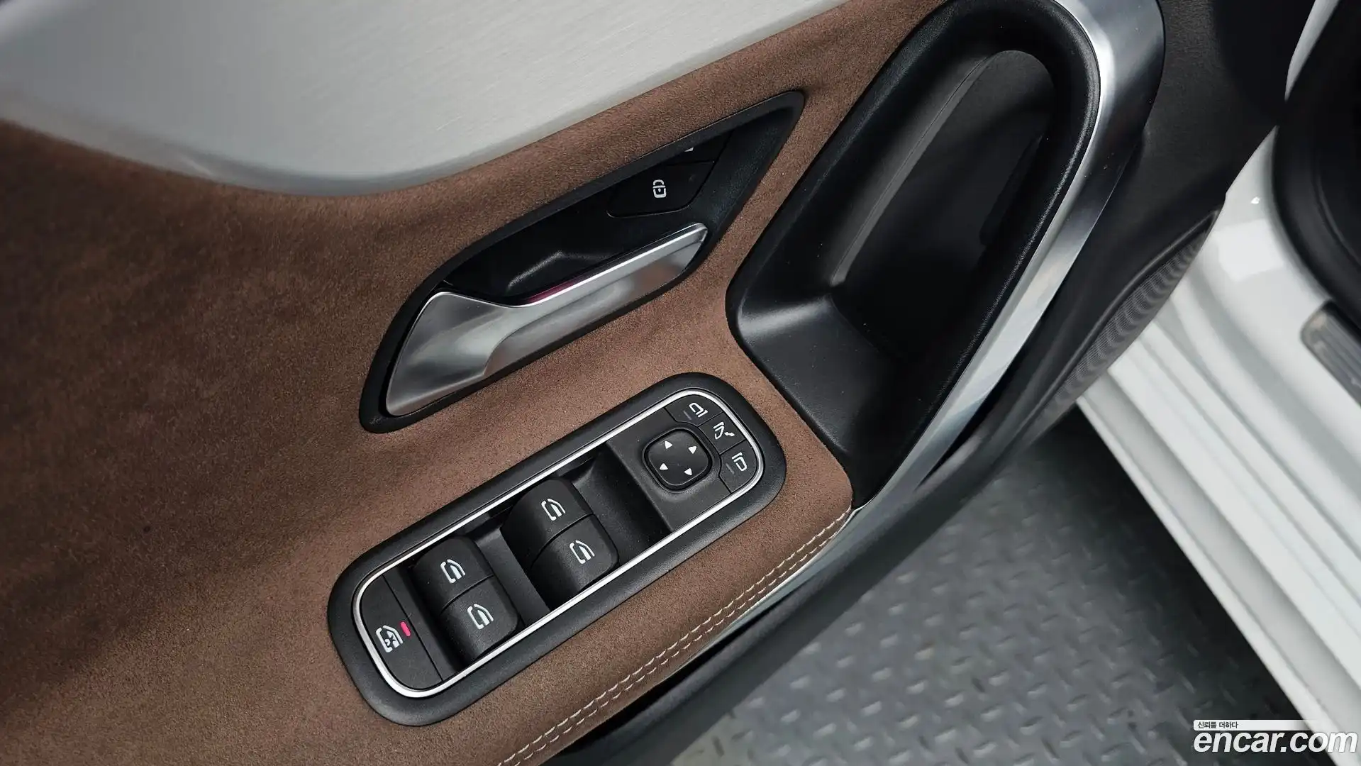 CLA-Class Mercedes-Benz 2024.10-OPTION-040