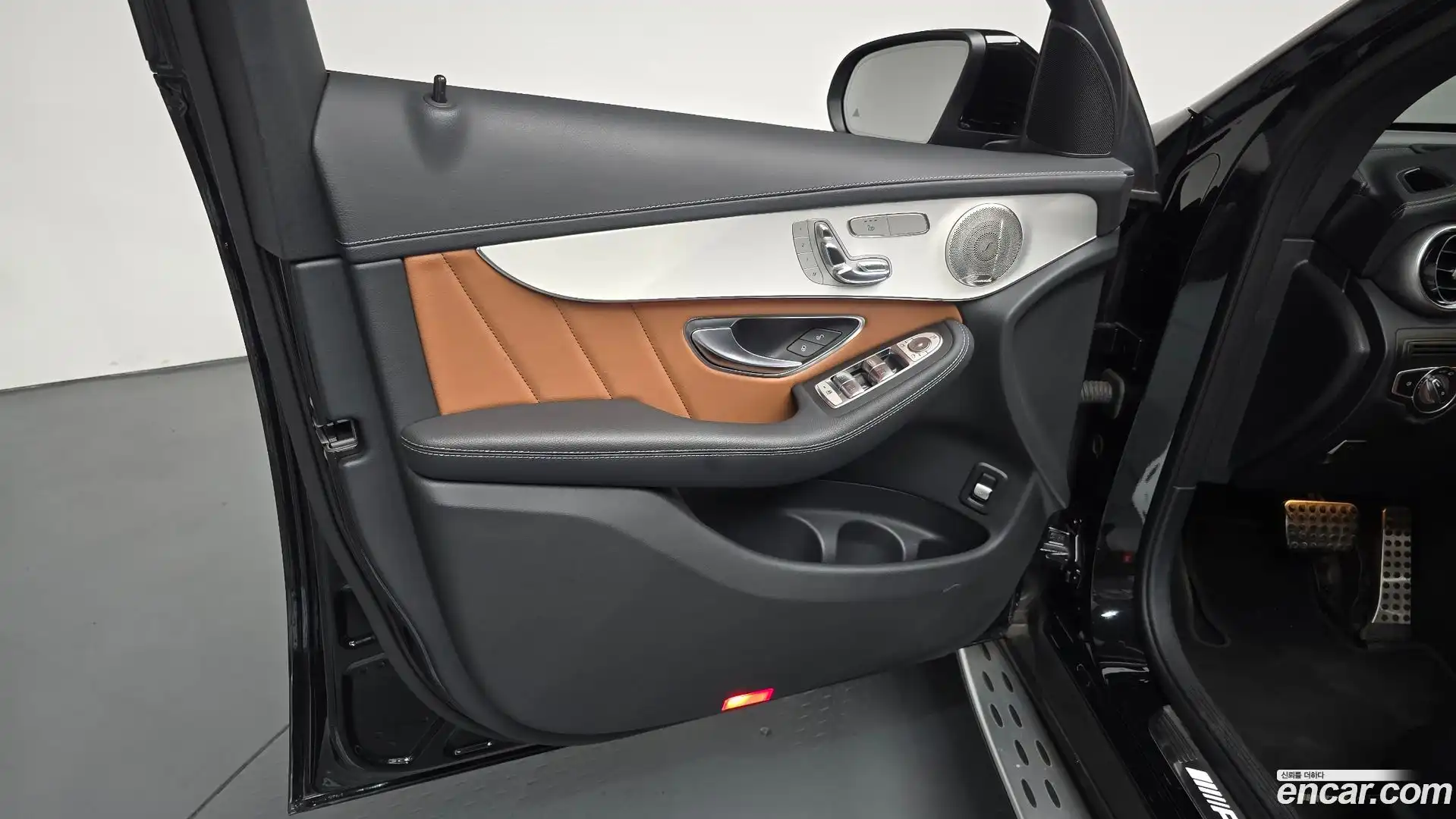 GLC-Class Mercedes-Benz 2021.6-INNER-034