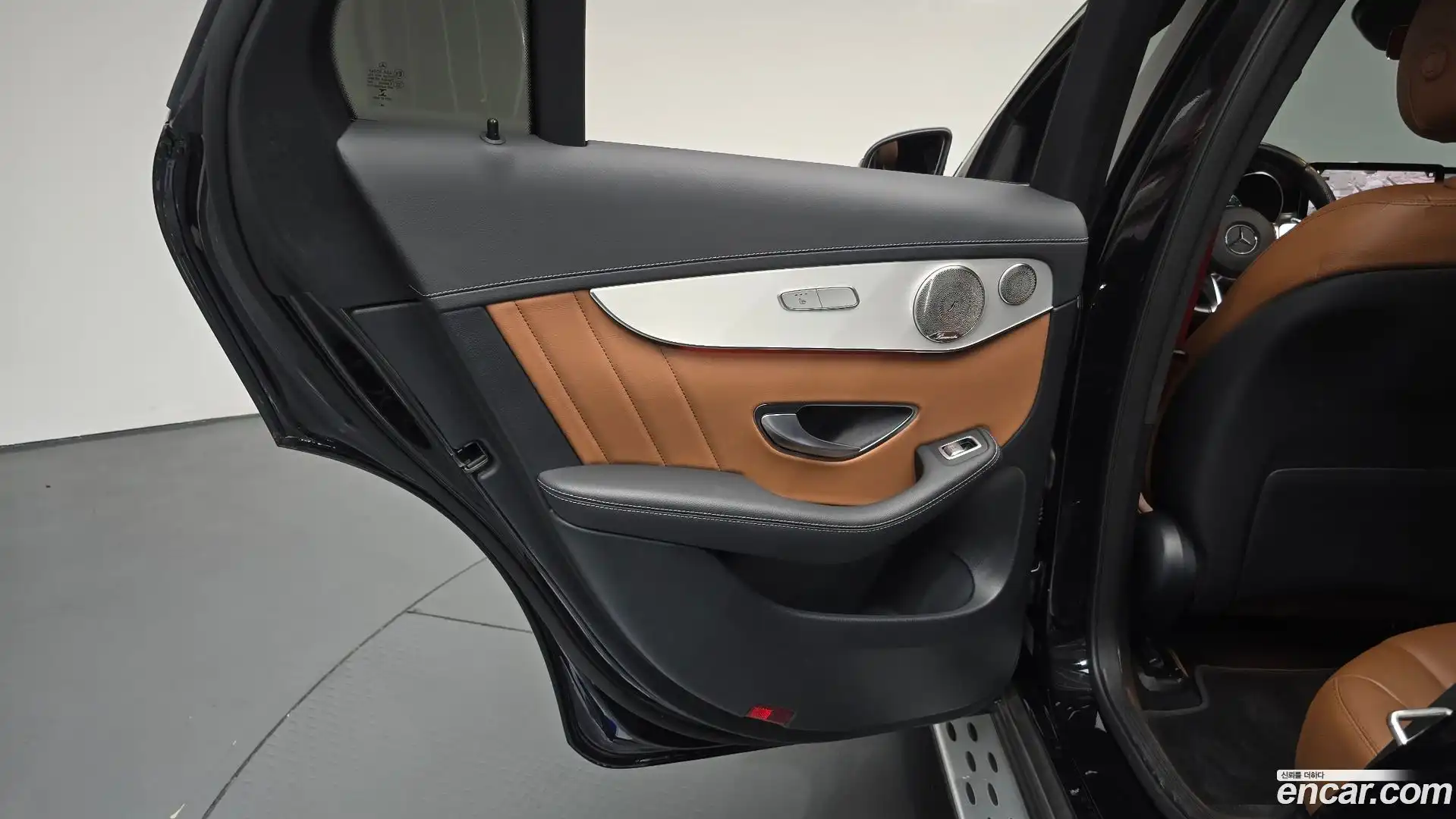 GLC-Class Mercedes-Benz 2021.6-INNER-035