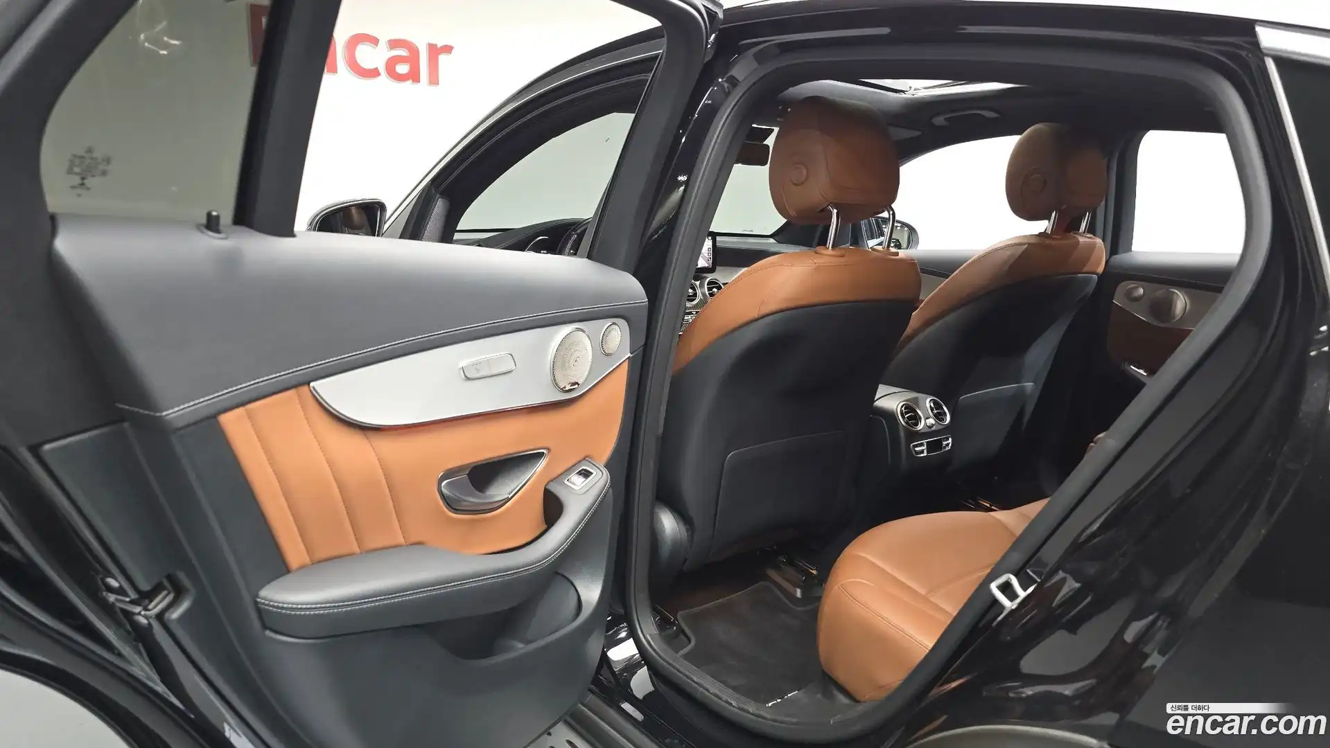 GLC-Class Mercedes-Benz 2021.6-INNER-036