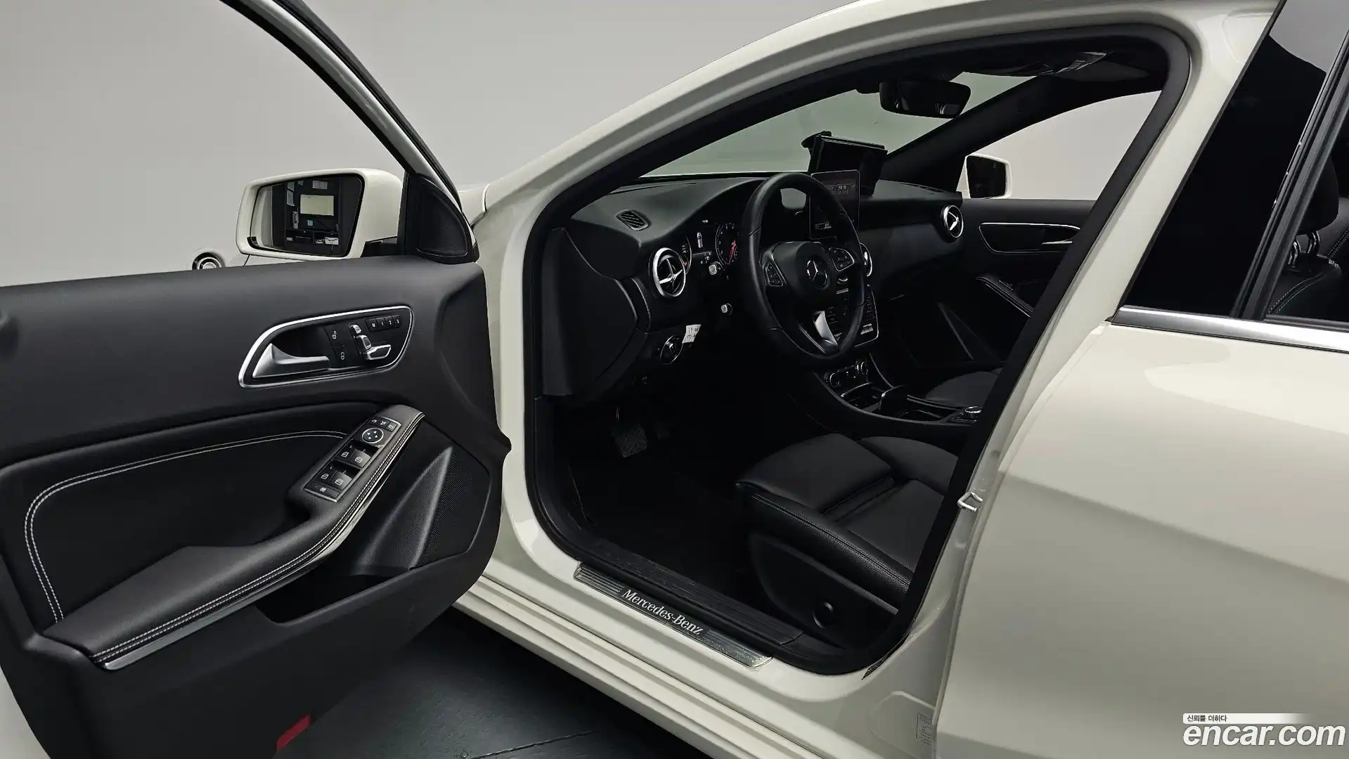 A-Class Mercedes-Benz 2016.10-INNER-010