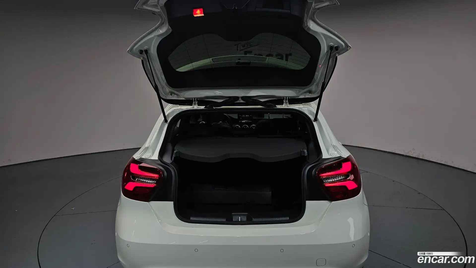 A-Class Mercedes-Benz 2016.10-OPTION-024