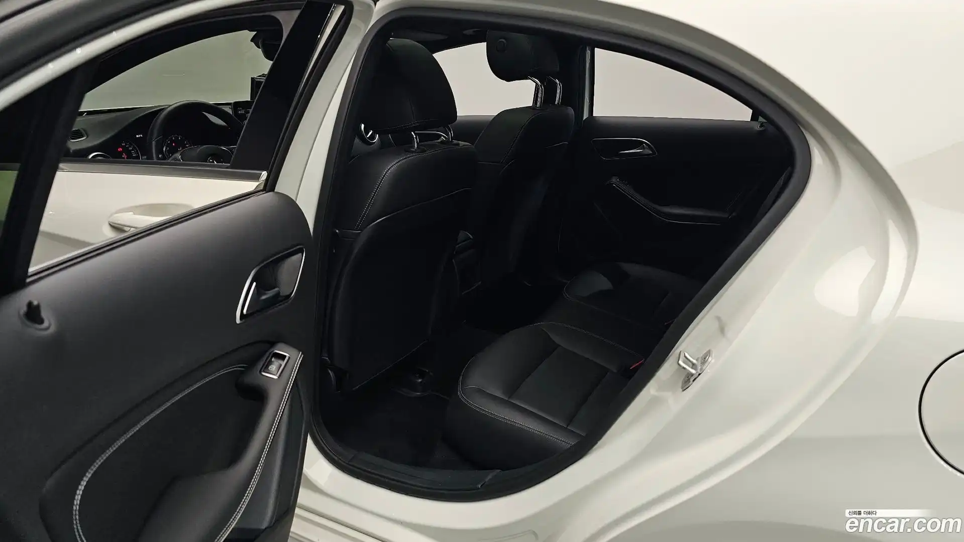 A-Class Mercedes-Benz 2016.10-INNER-036