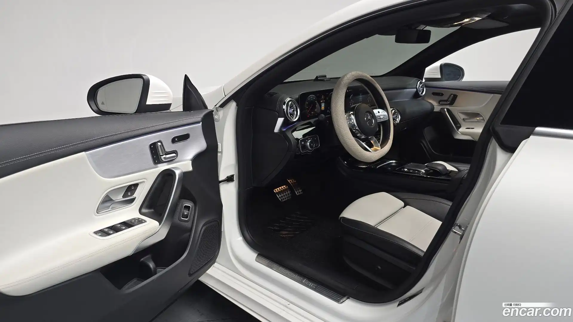 CLA-Class Mercedes-Benz 2020.2-INNER-010