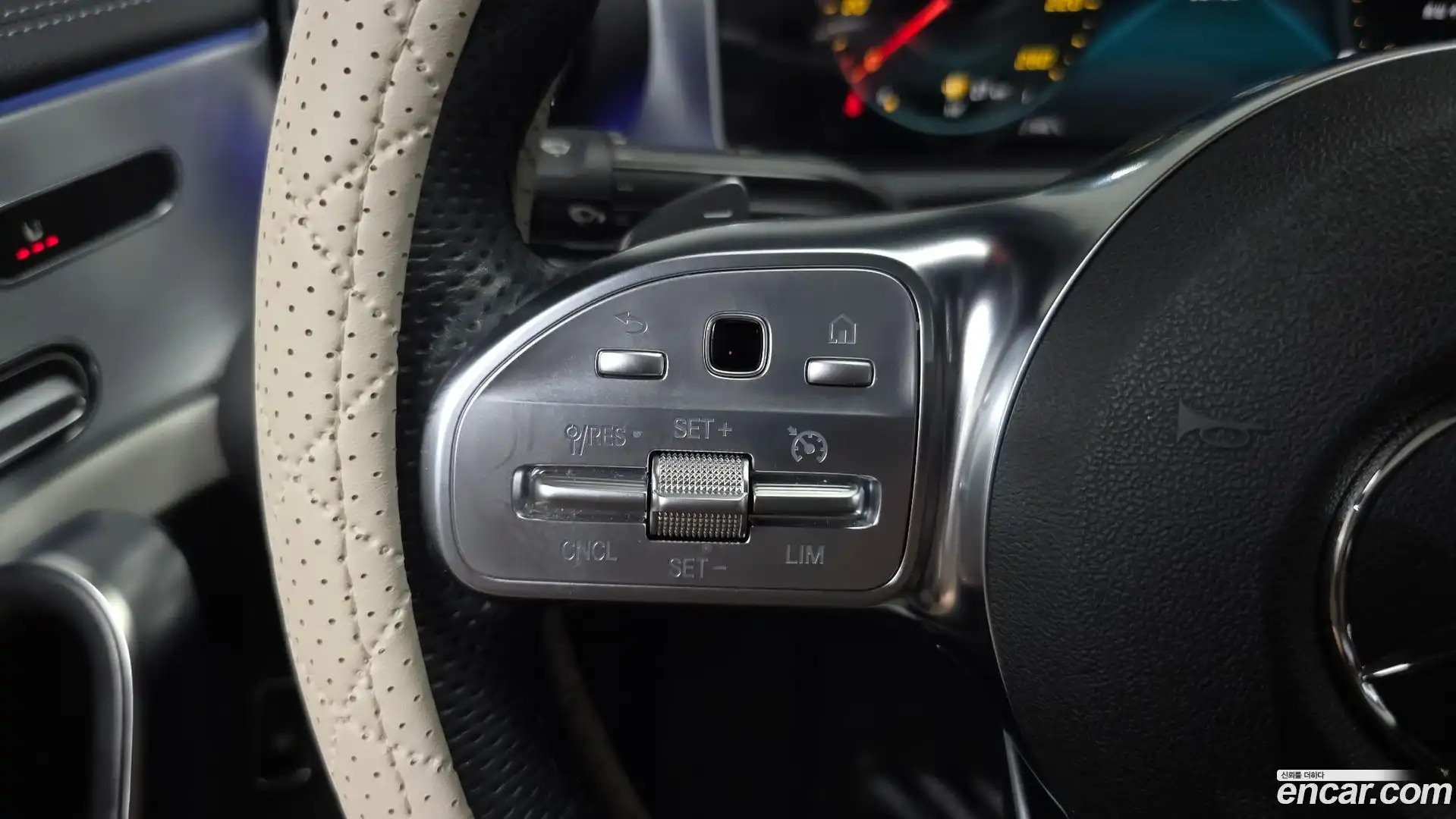 CLA-Class Mercedes-Benz 2020.2-OPTION-021