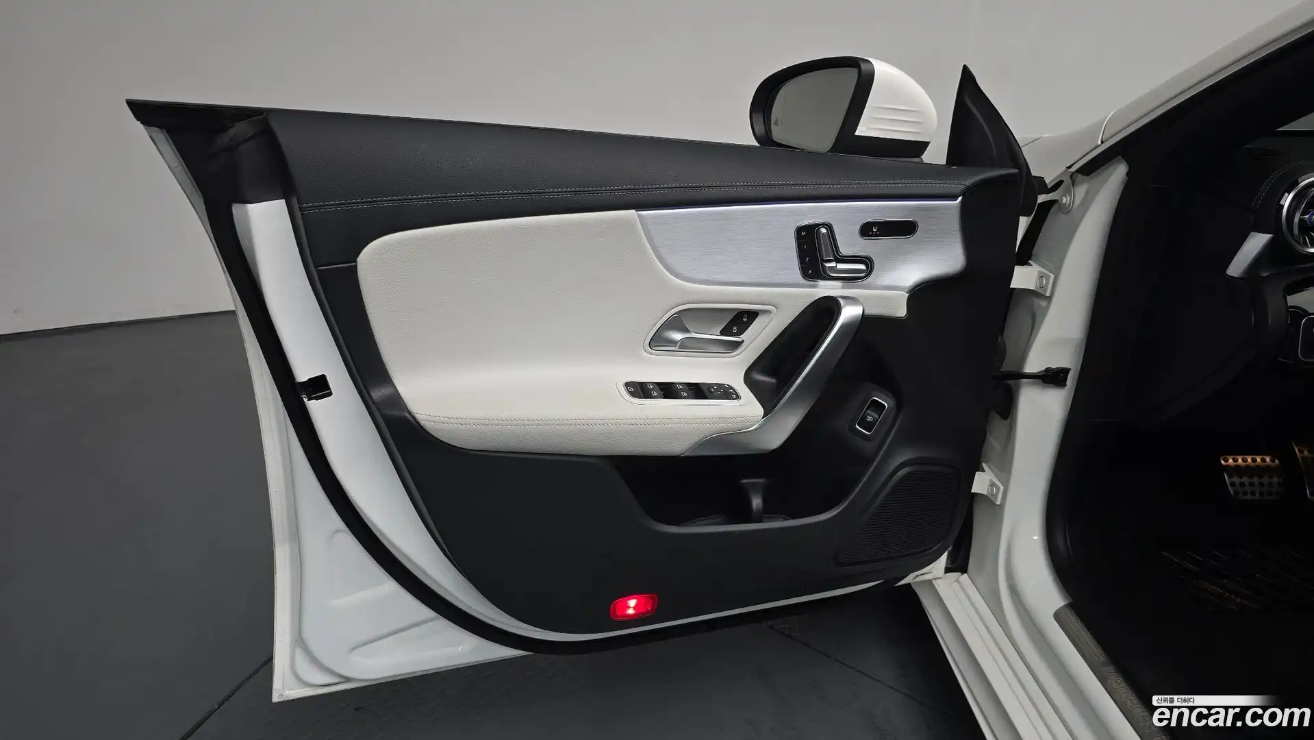 CLA-Class Mercedes-Benz 2020.2-INNER-034