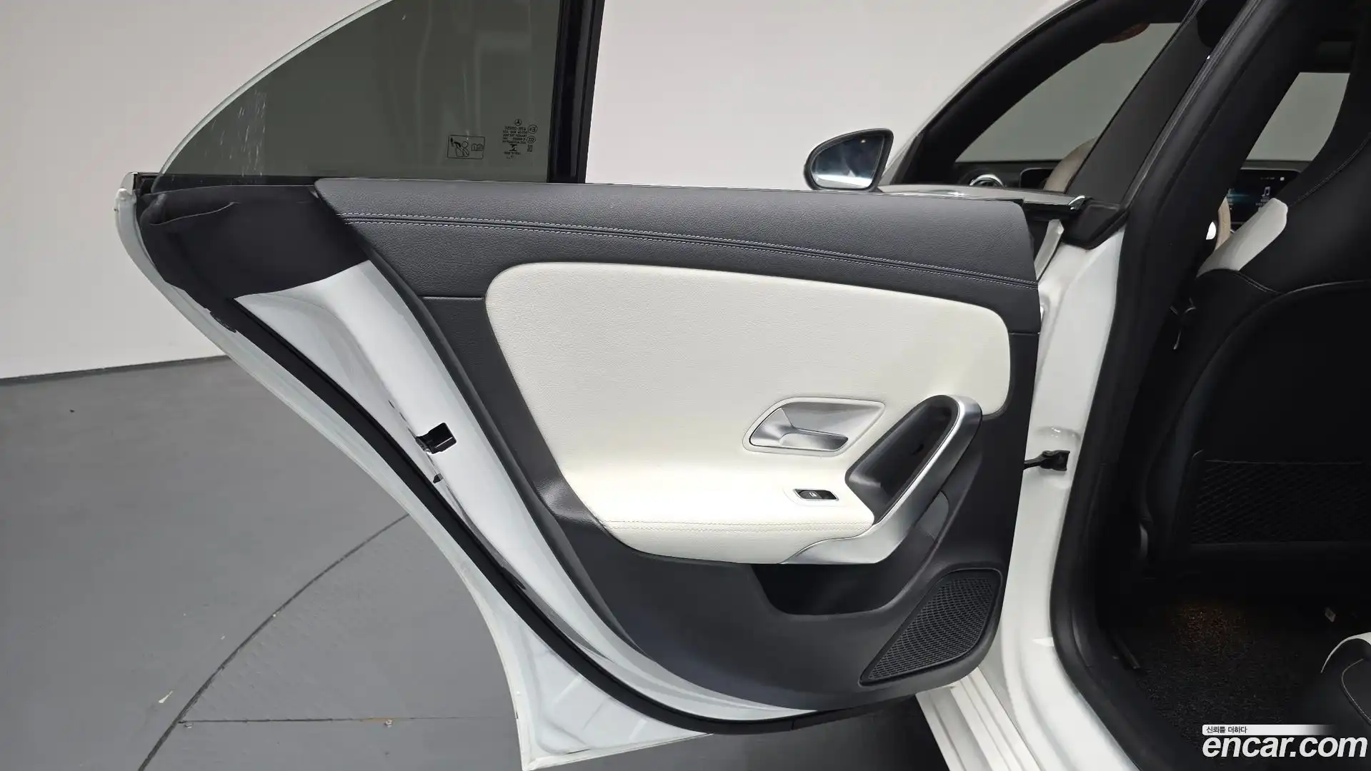 CLA-Class Mercedes-Benz 2020.2-INNER-035