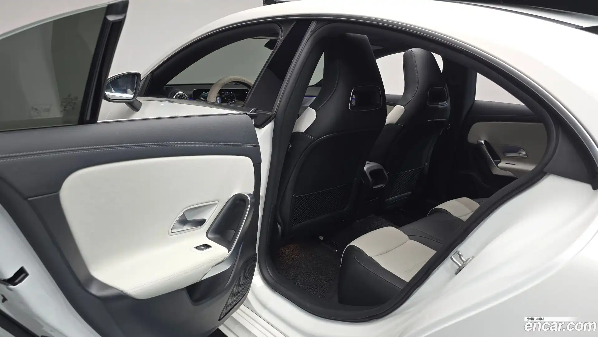 CLA-Class Mercedes-Benz 2020.2-INNER-036