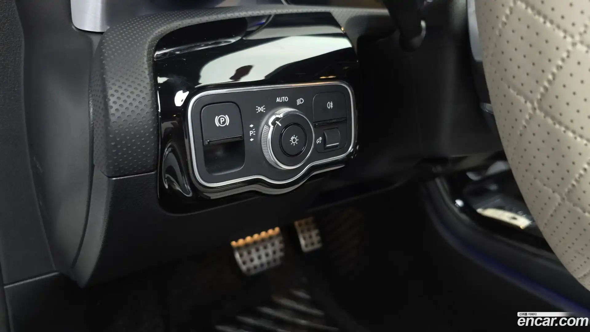 CLA-Class Mercedes-Benz 2020.2-OPTION-040