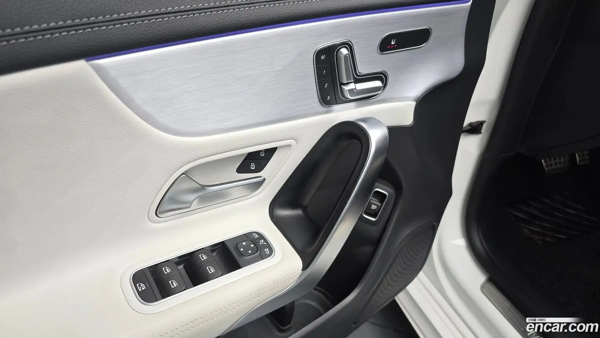 CLA-Class Mercedes-Benz 2020.2-OPTION-042