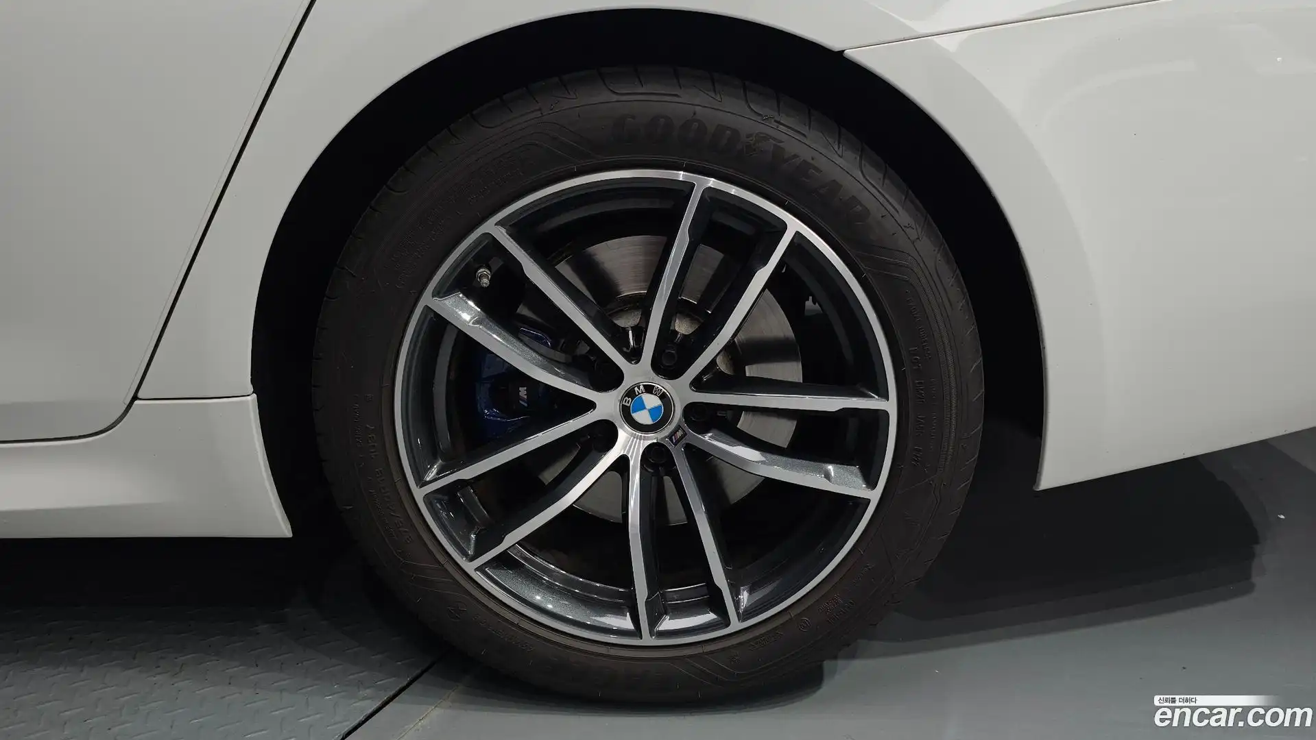 5-Series BMW 2022.8-OUTER-031