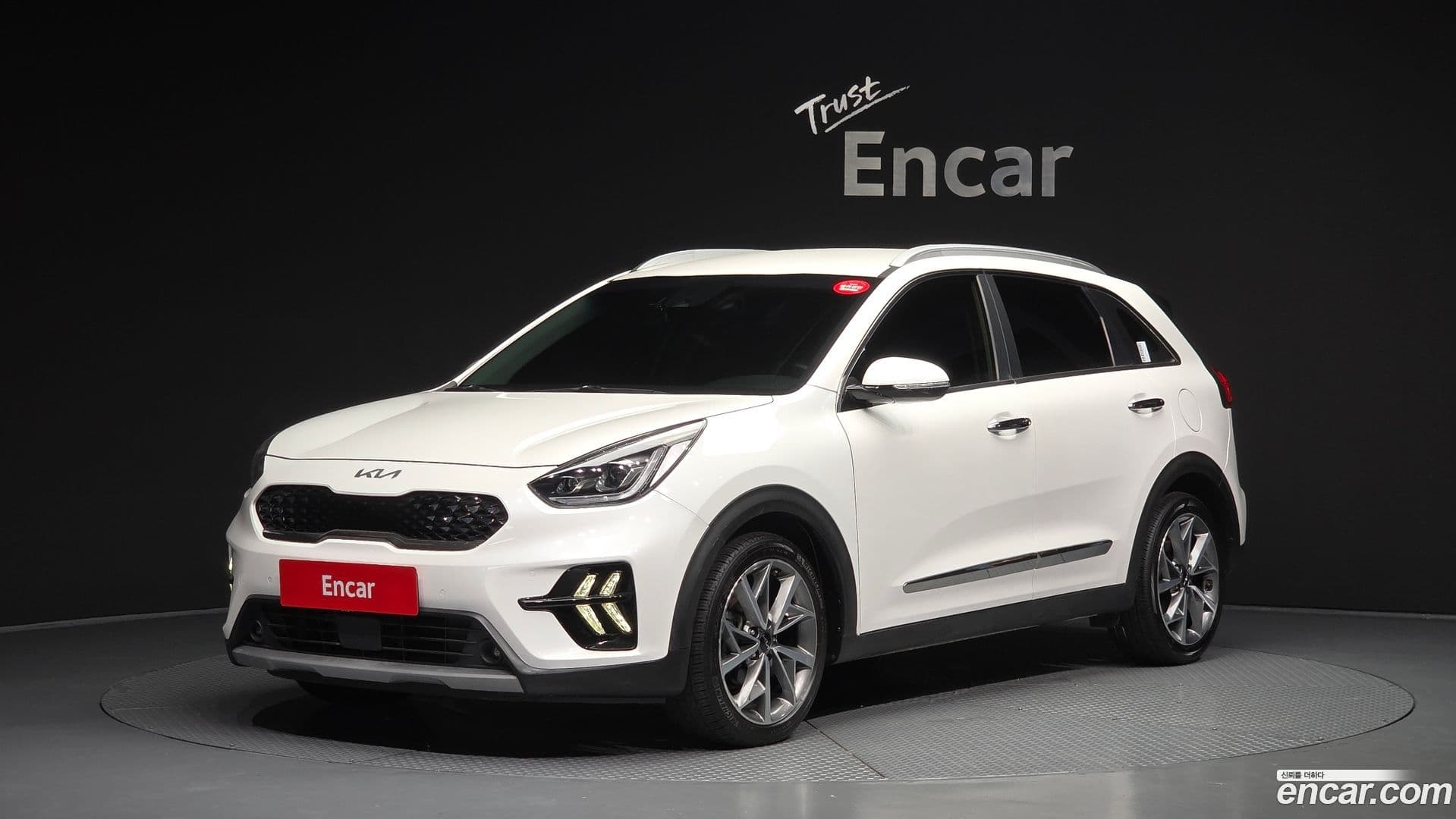 Main__Slider__Photo:Niro Kia 2021.9-0