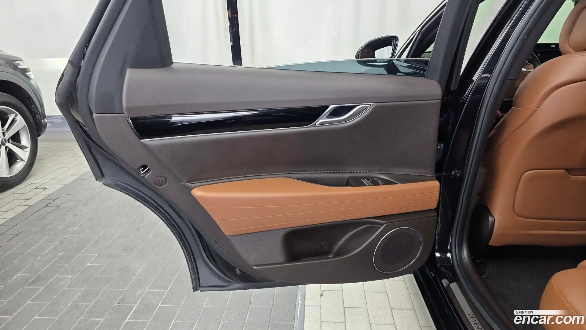 G80 Genesis 2022.1-INNER-035