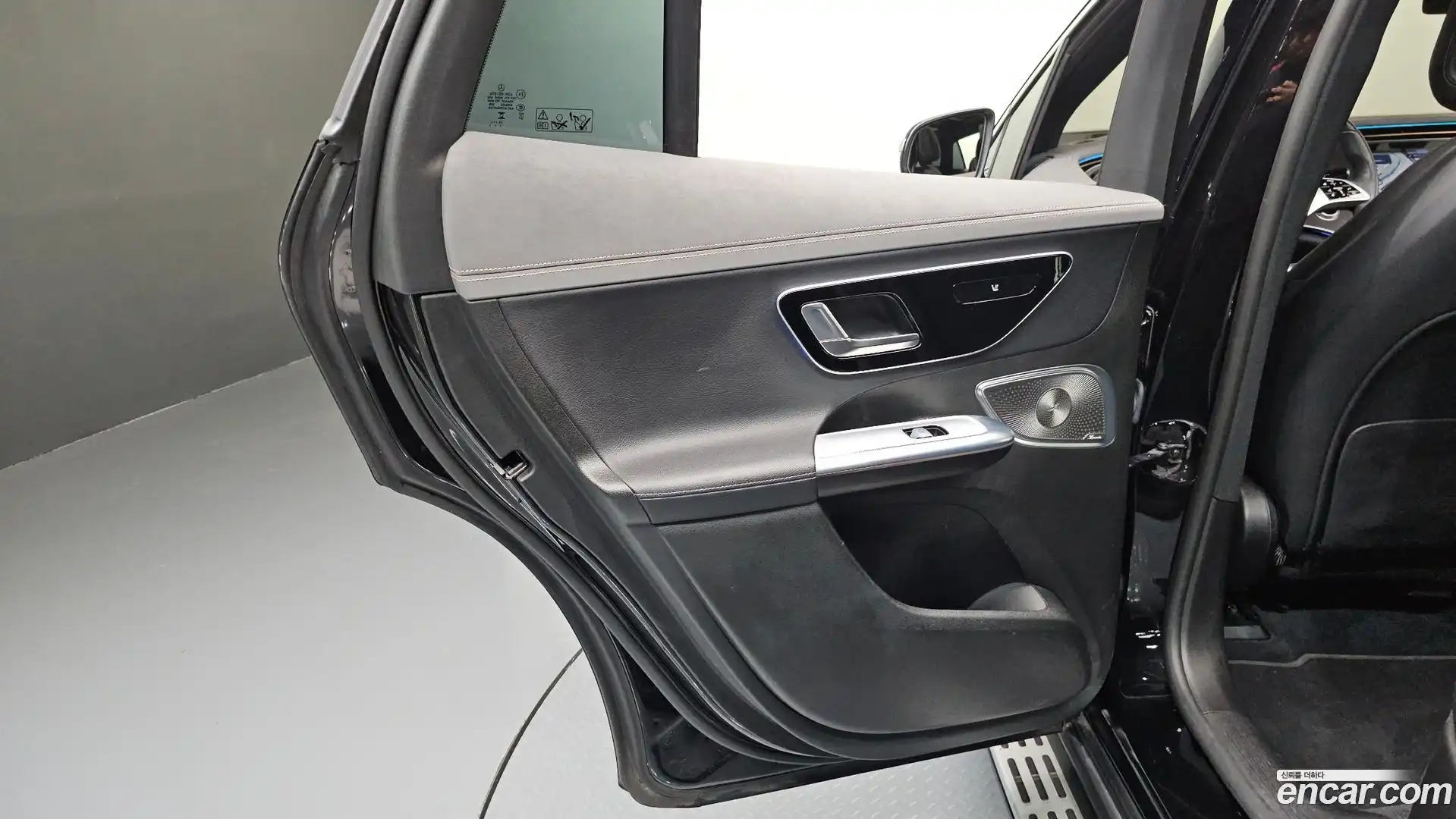 EQE Mercedes-Benz 2023.8-INNER-035