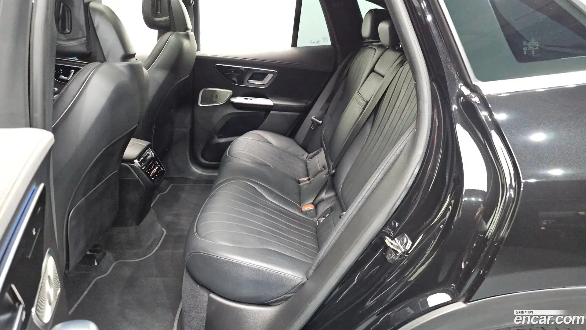 EQE Mercedes-Benz 2023.8-INNER-036