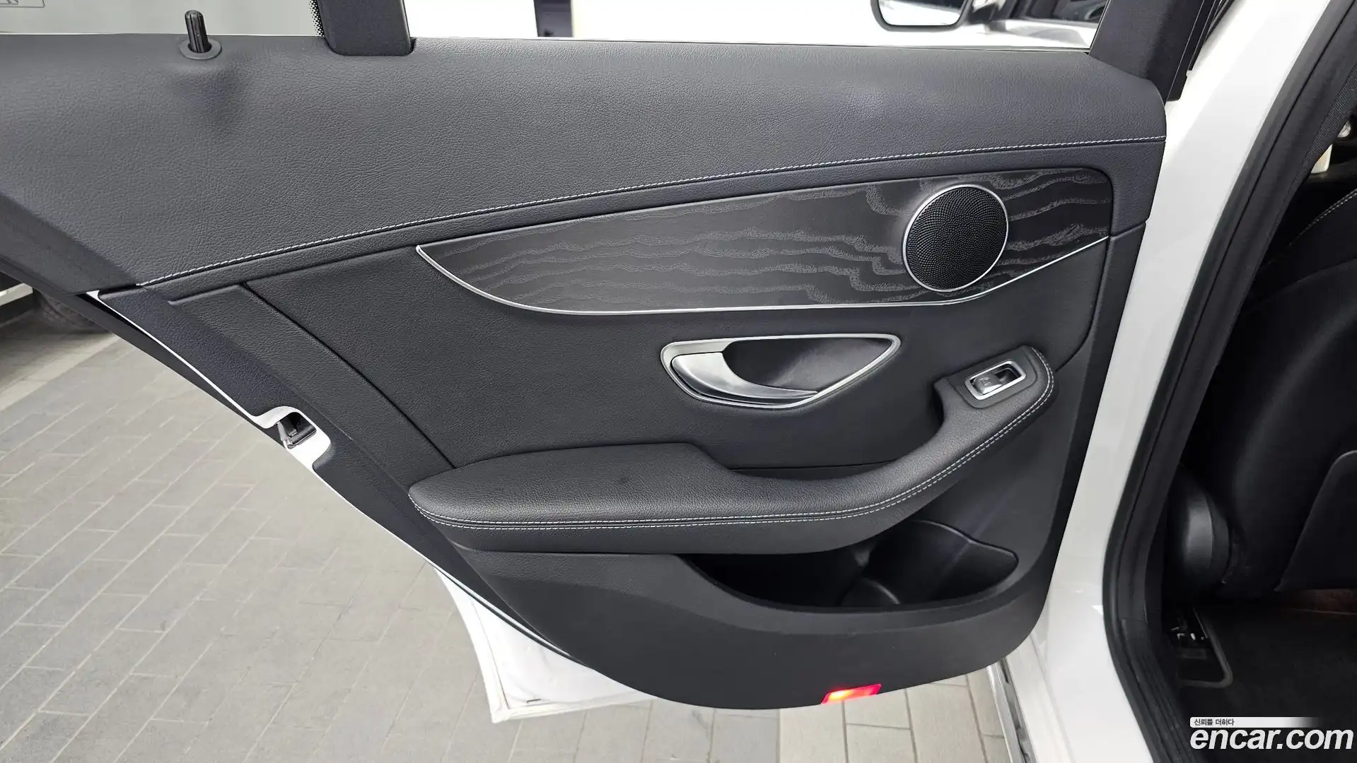 C-Class Mercedes-Benz 2019.5-INNER-035
