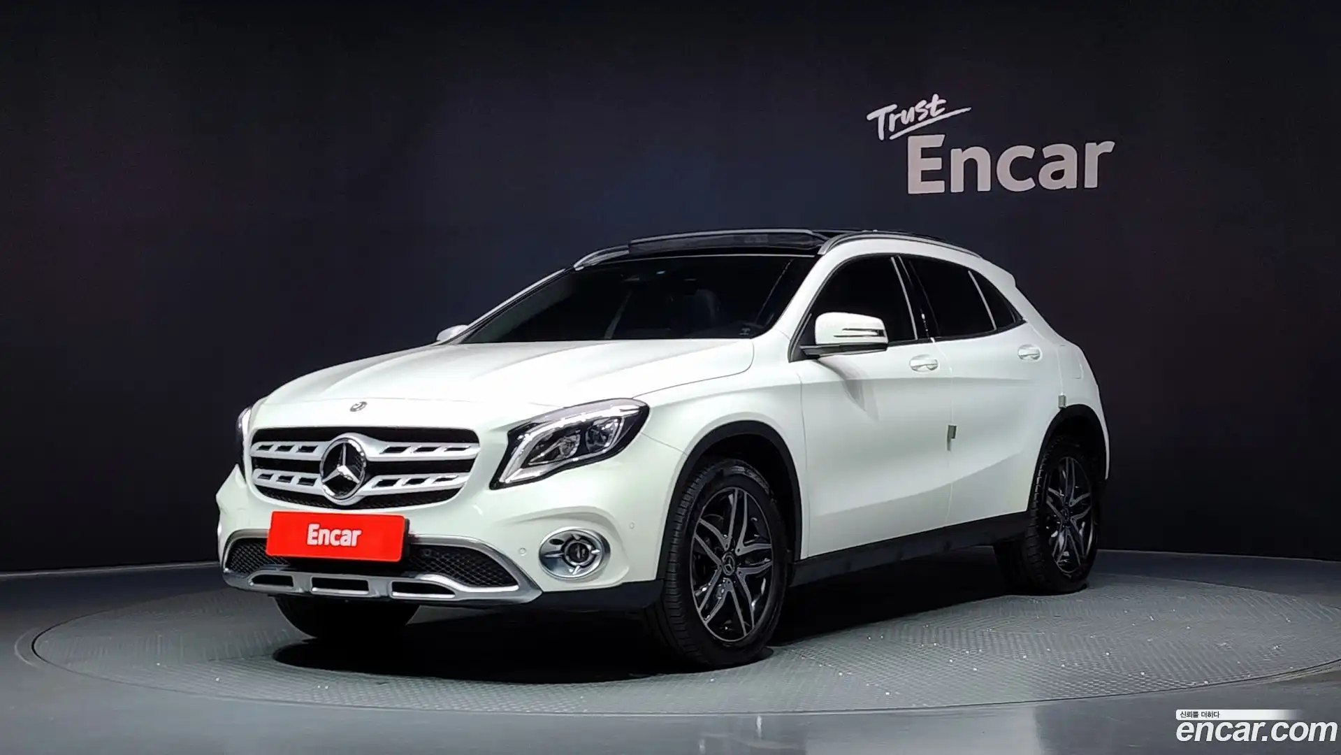 GLA-Class Mercedes-Benz 2018.8-OUTER-001