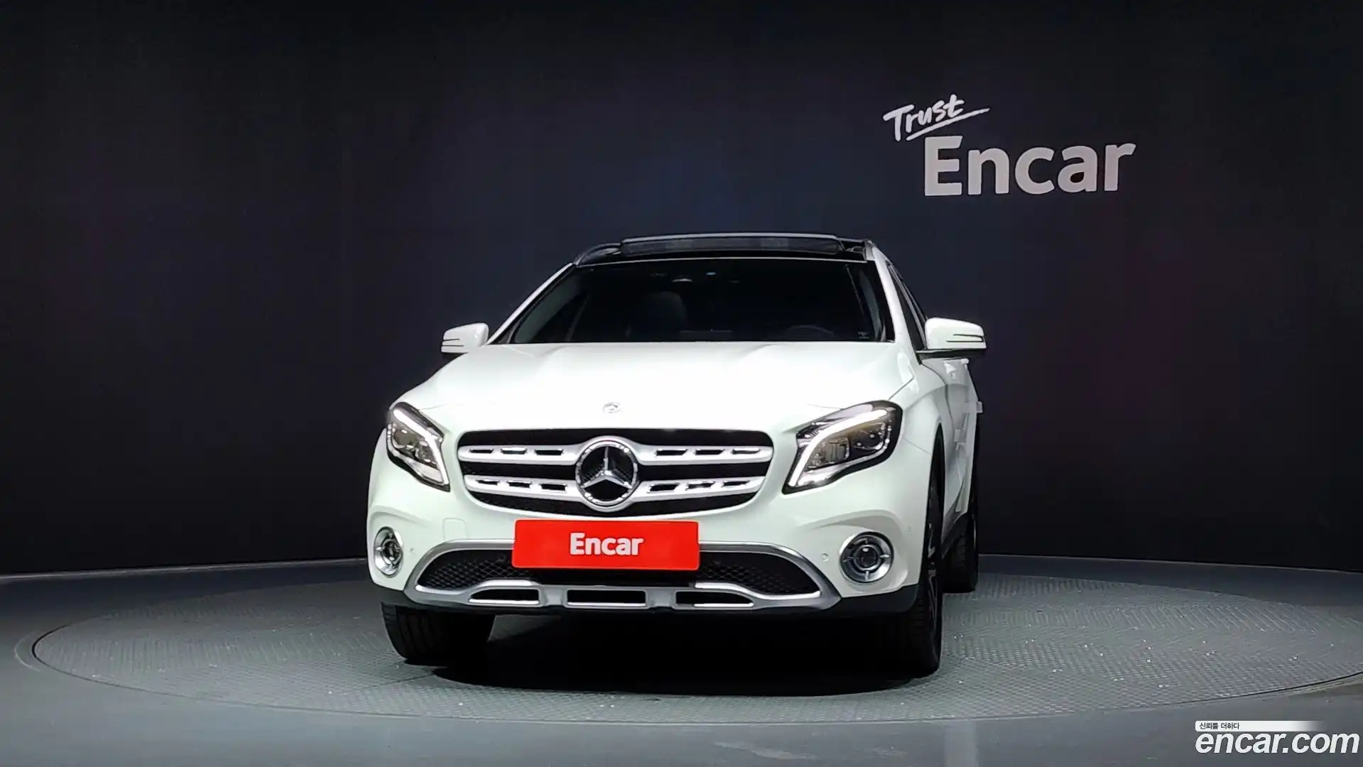 GLA-Class Mercedes-Benz 2018.8-OUTER-003