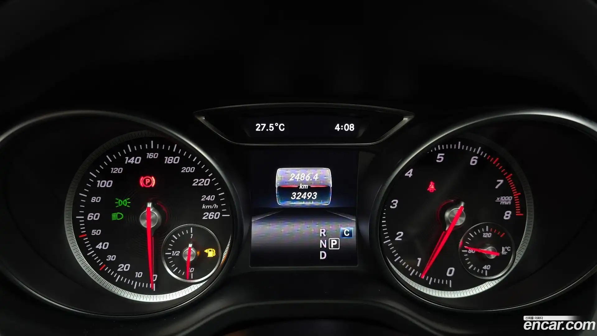 GLA-Class Mercedes-Benz 2018.8-INNER-008