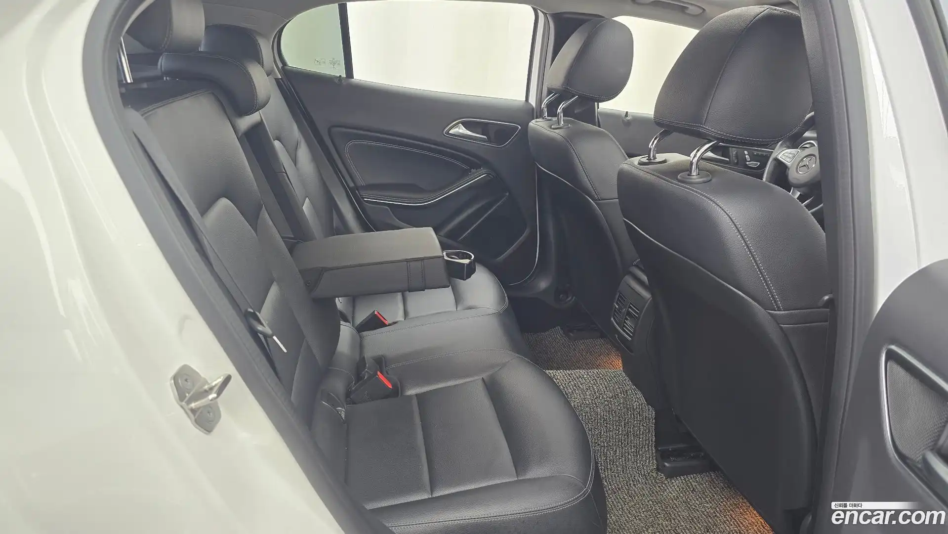 GLA-Class Mercedes-Benz 2018.8-OPTION-015