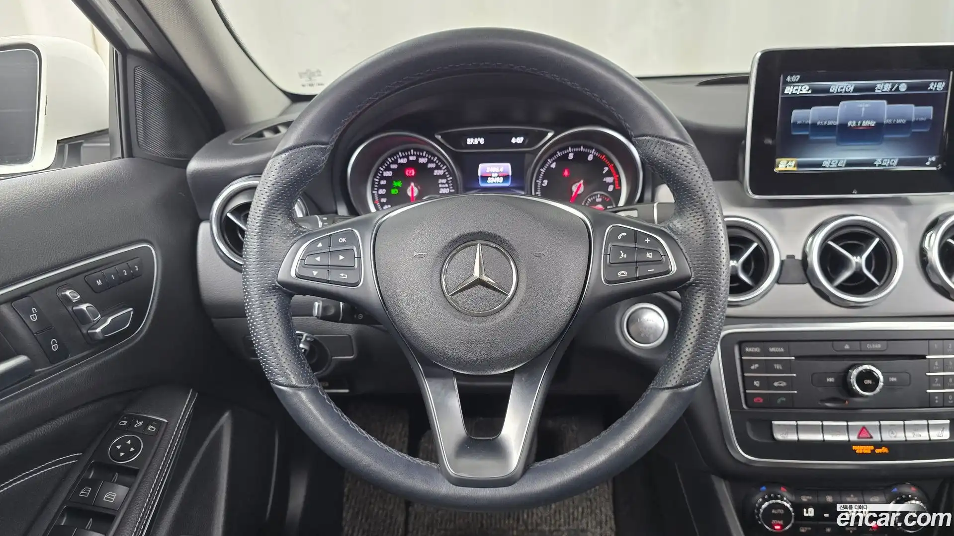 GLA-Class Mercedes-Benz 2018.8-OPTION-016