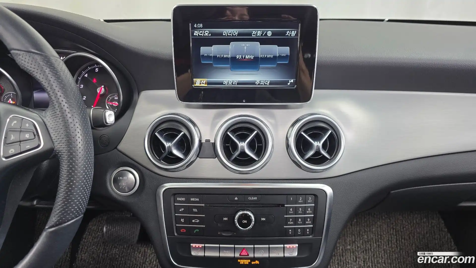GLA-Class Mercedes-Benz 2018.8-OPTION-017