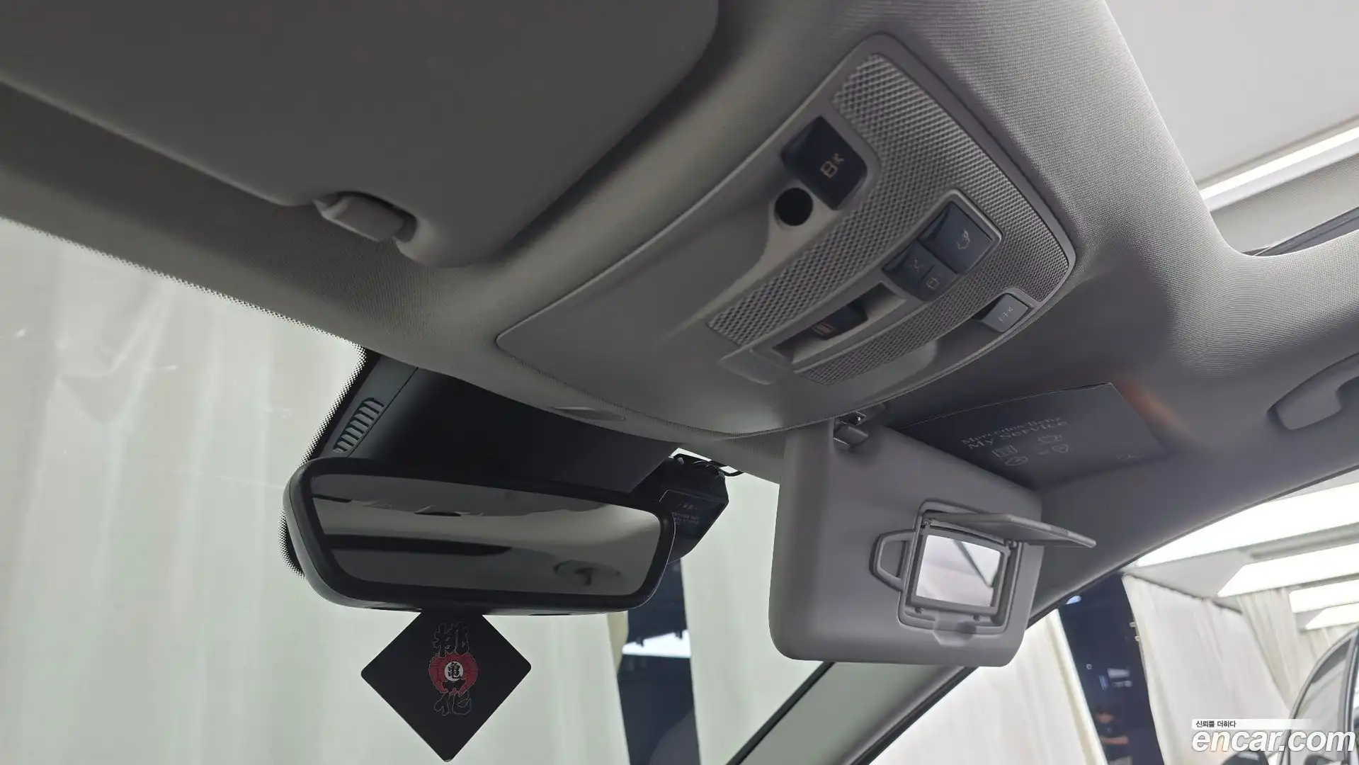 GLA-Class Mercedes-Benz 2018.8-OPTION-022