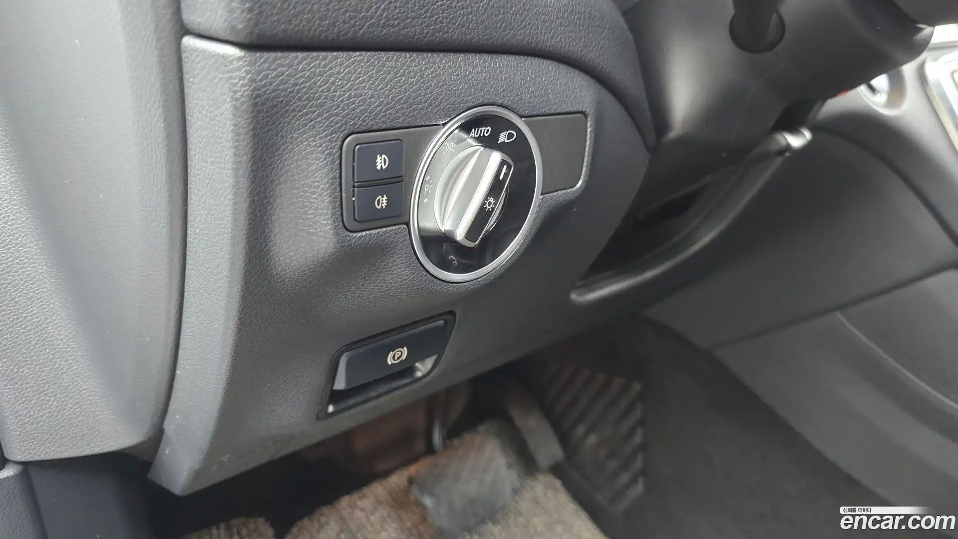 GLA-Class Mercedes-Benz 2018.8-OPTION-024