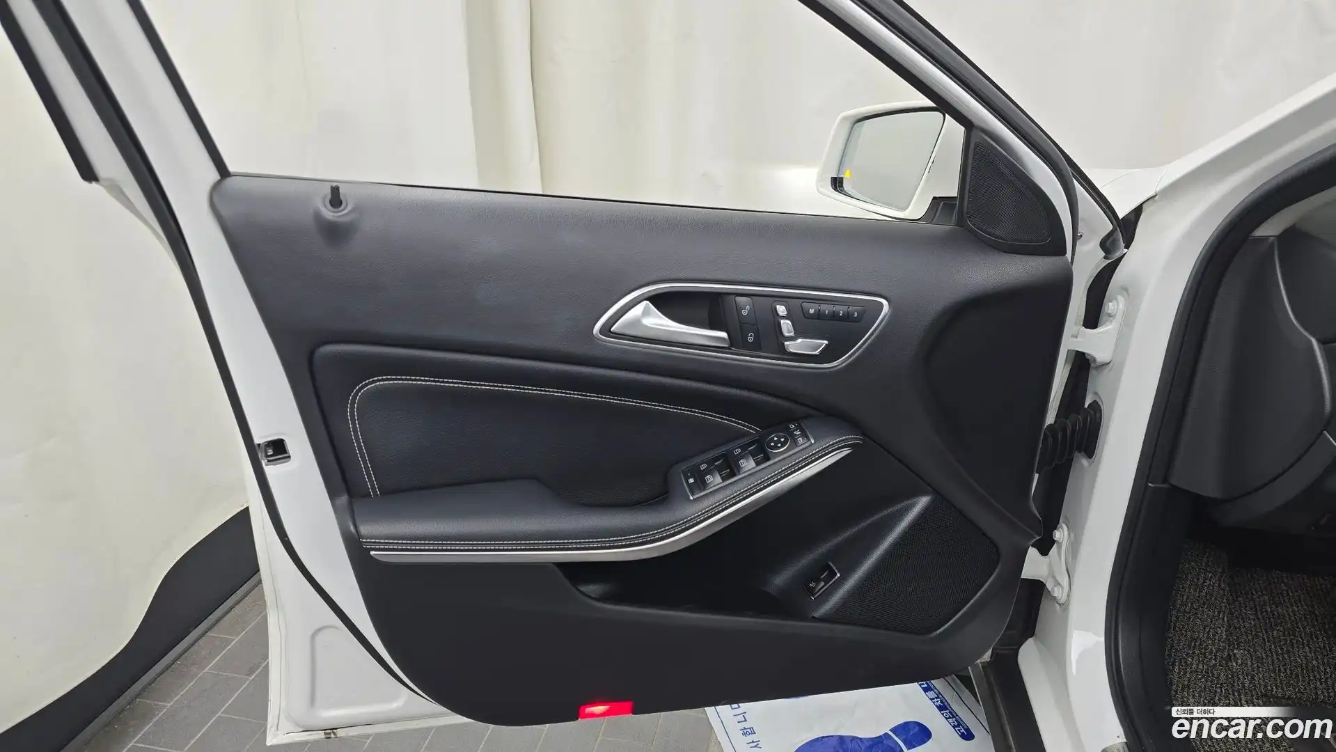 GLA-Class Mercedes-Benz 2018.8-INNER-034