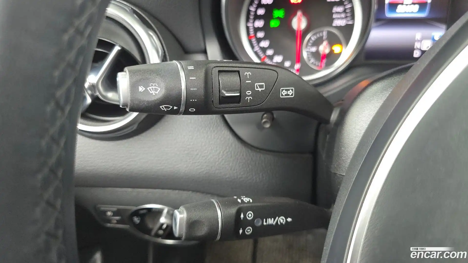 GLA-Class Mercedes-Benz 2018.8-OPTION-040