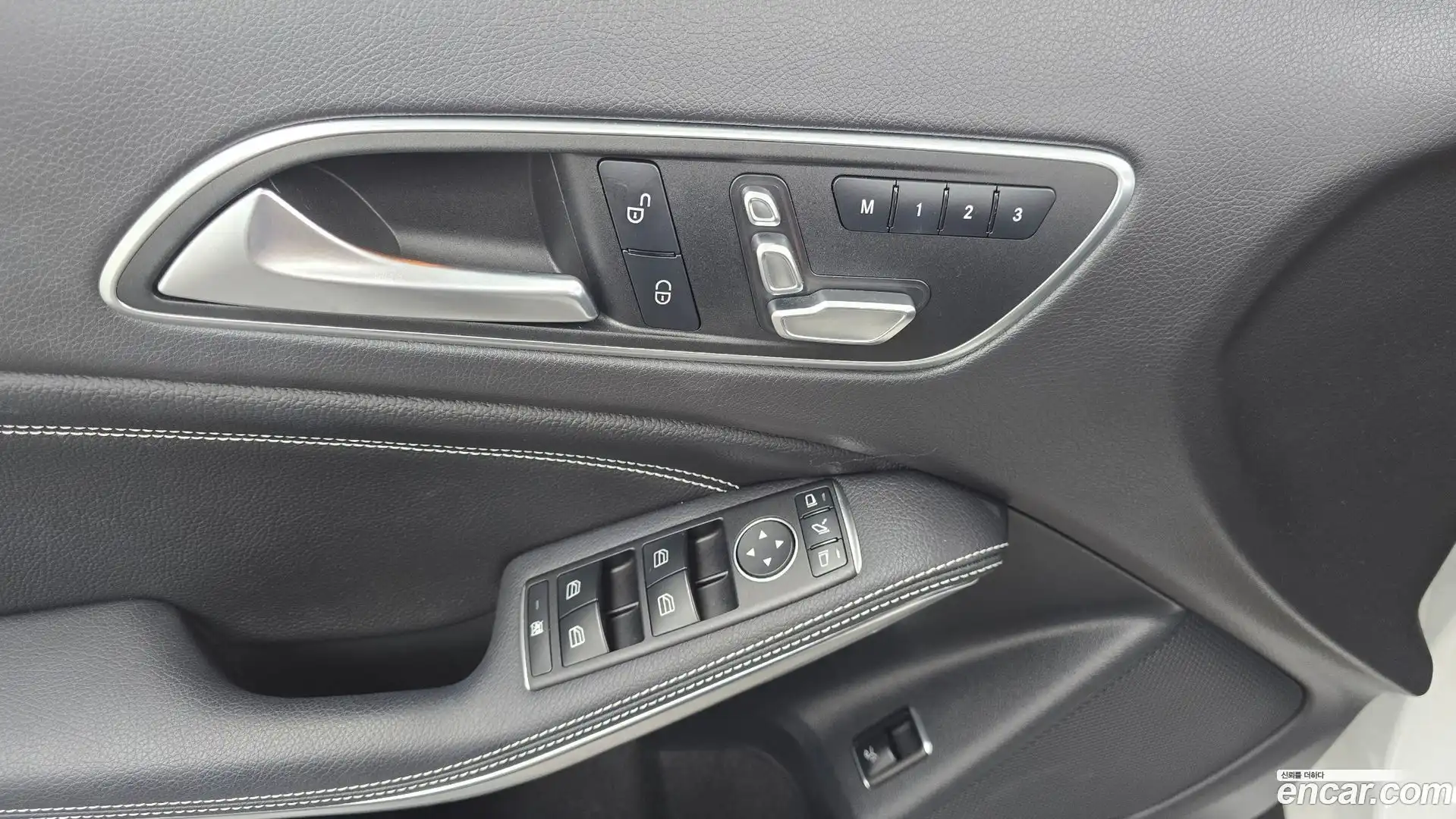 GLA-Class Mercedes-Benz 2018.8-OPTION-041