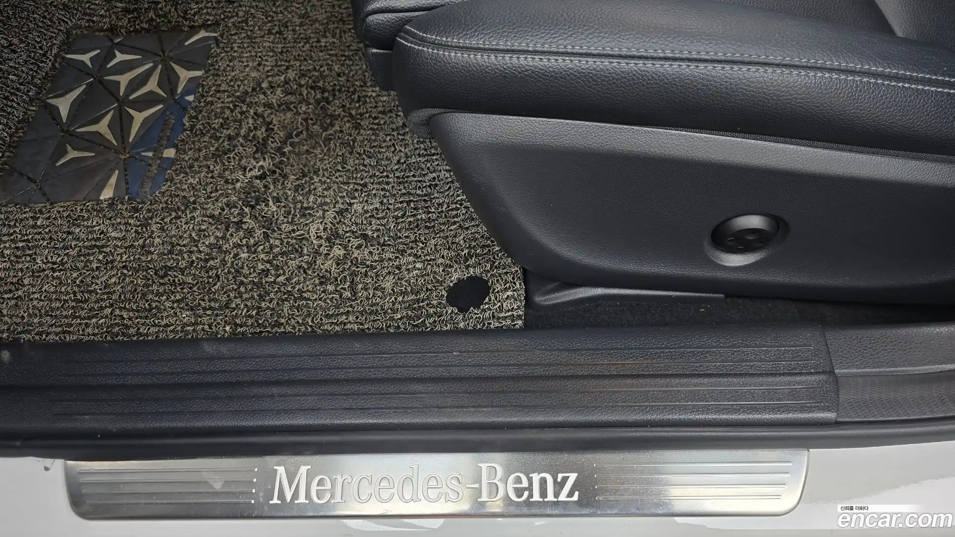 GLA-Class Mercedes-Benz 2018.8-OPTION-044
