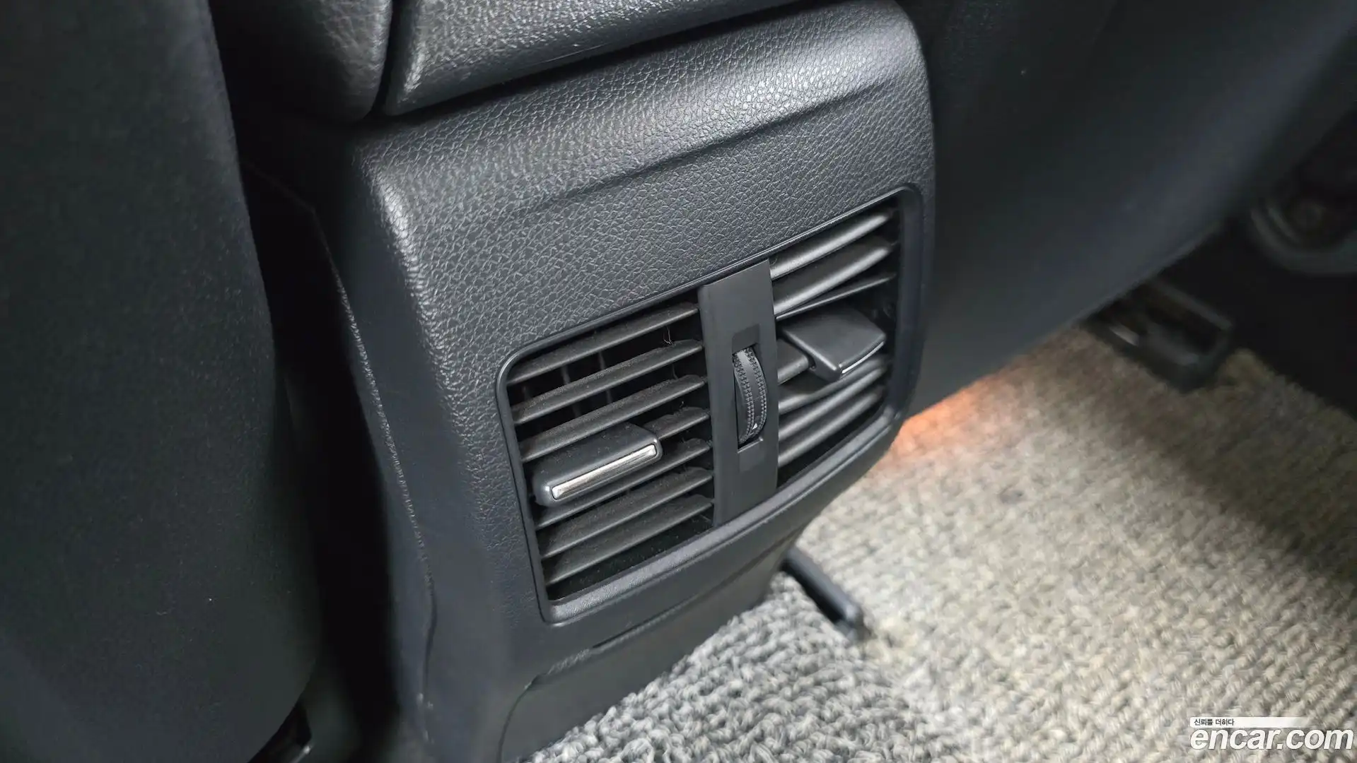 GLA-Class Mercedes-Benz 2018.8-OPTION-045