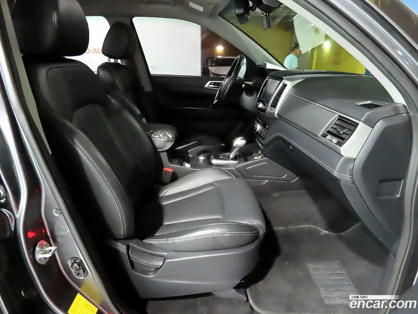 Rexton KG Mobility 2019.6-INNER-008