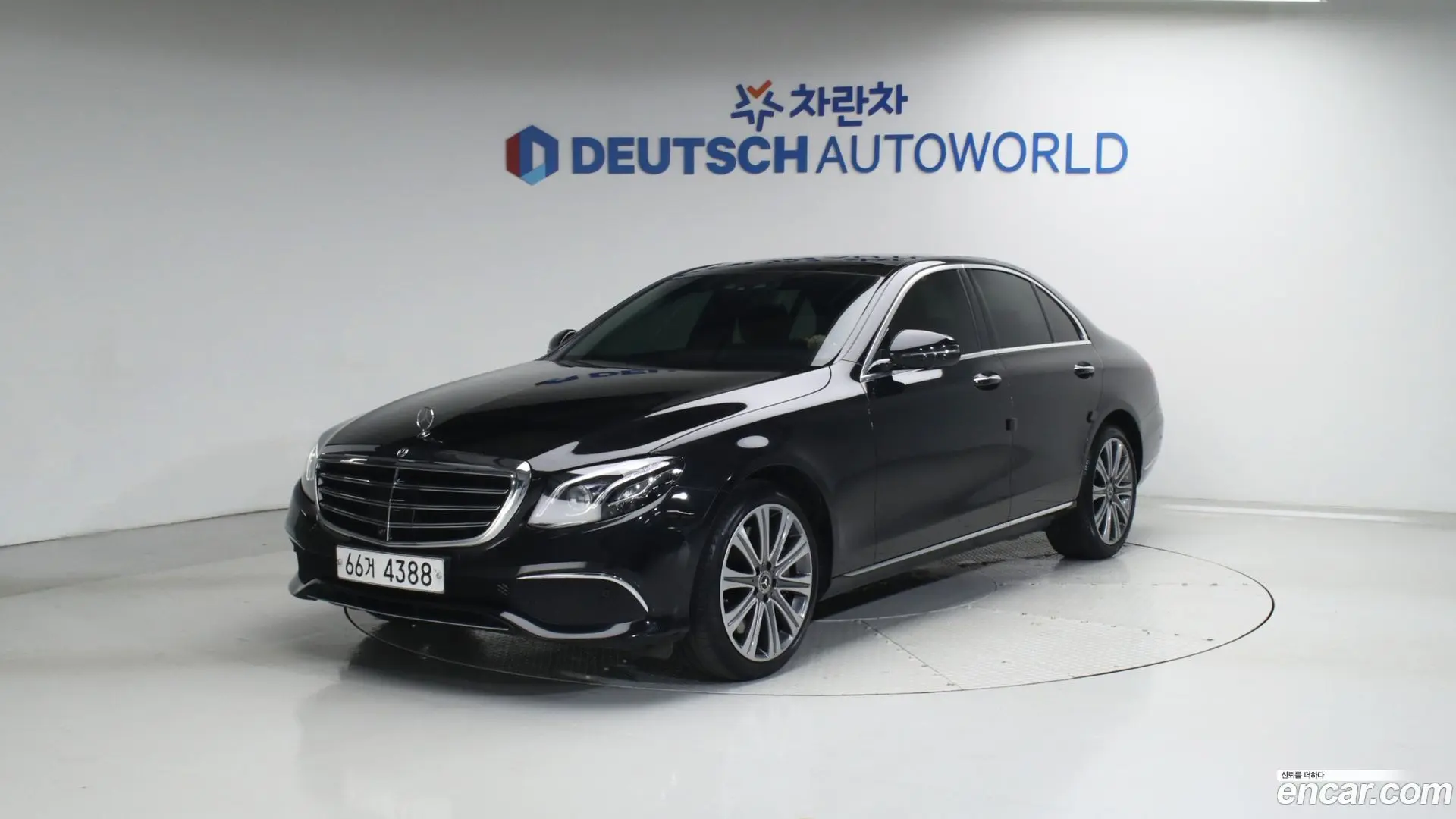 Main__Slider__Photo:E-Class Mercedes-Benz 2018.0-0