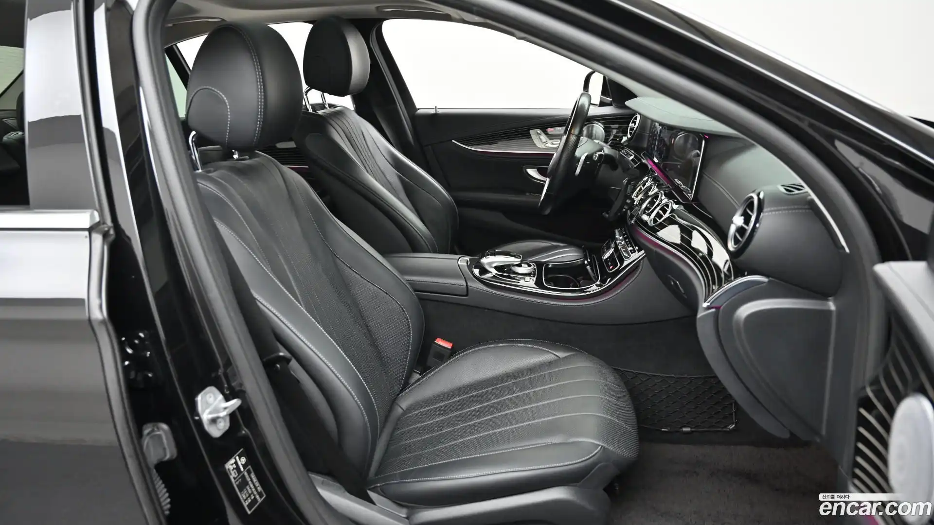 E-Class Mercedes-Benz 2018.0-INNER-010