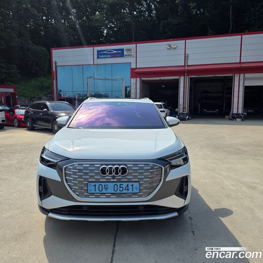 Main__Slider__Photo:Q4 e-tron Audi 2025.6-0