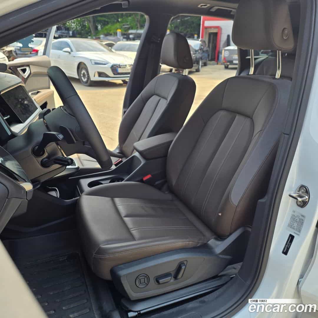 Q4 e-tron Audi 2025.6-INNER-008