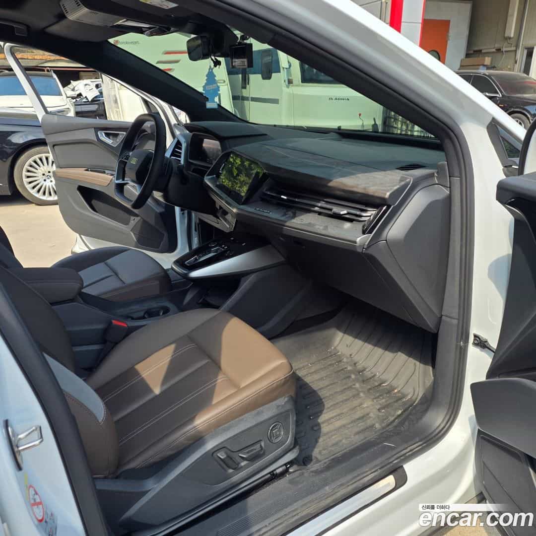 Q4 e-tron Audi 2025.6-INNER-009