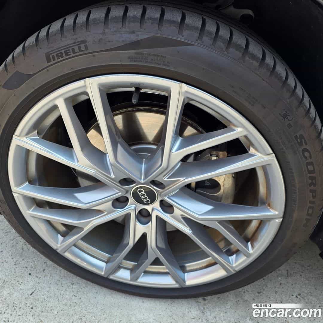 Q4 e-tron Audi 2025.6-OPTION-020