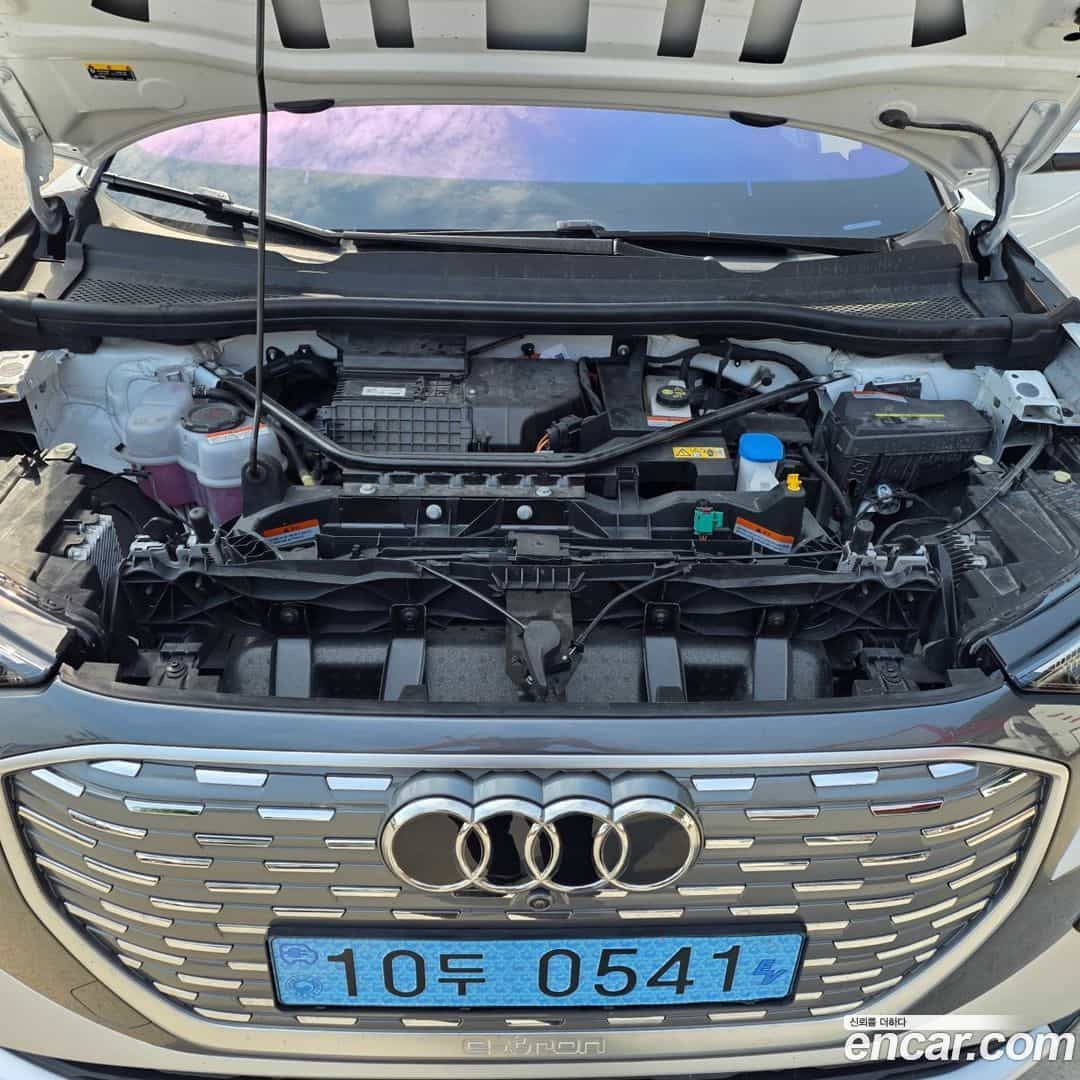 Q4 e-tron Audi 2025.6-OPTION-021