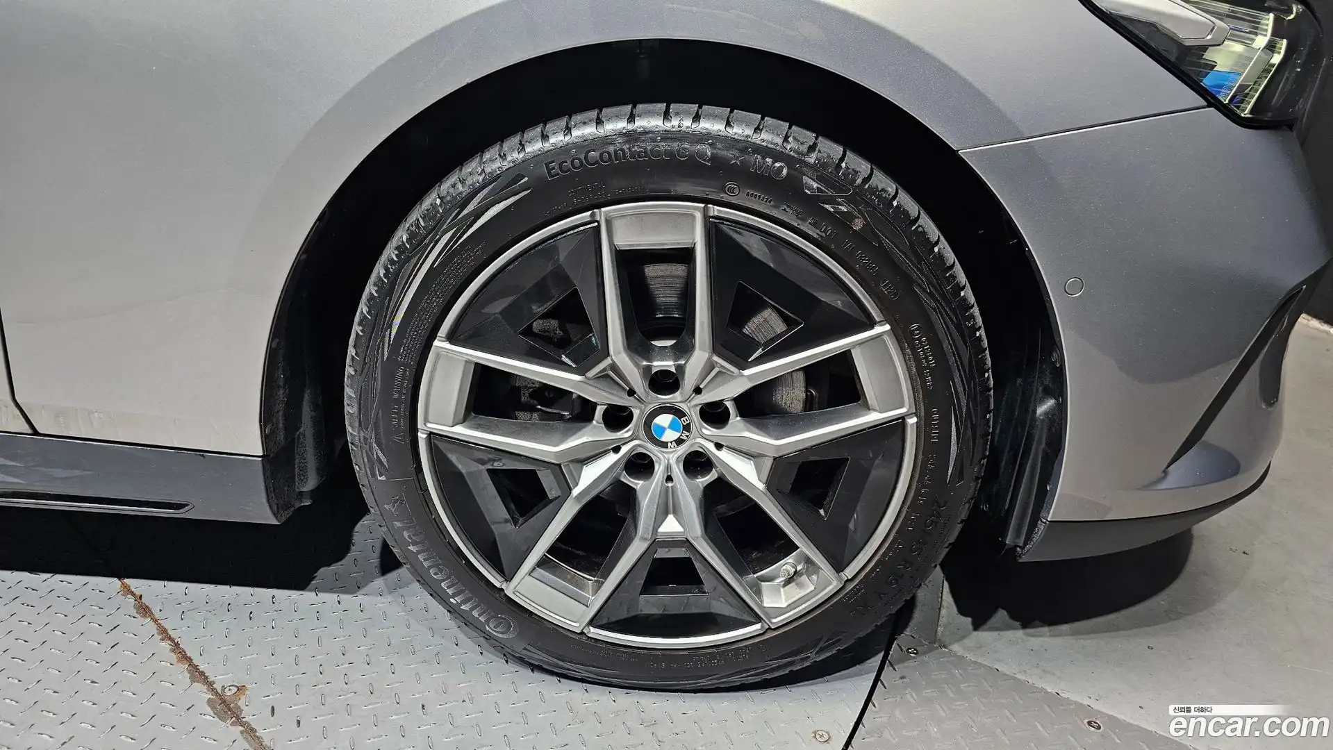 5-Series BMW 2025.7-OUTER-031